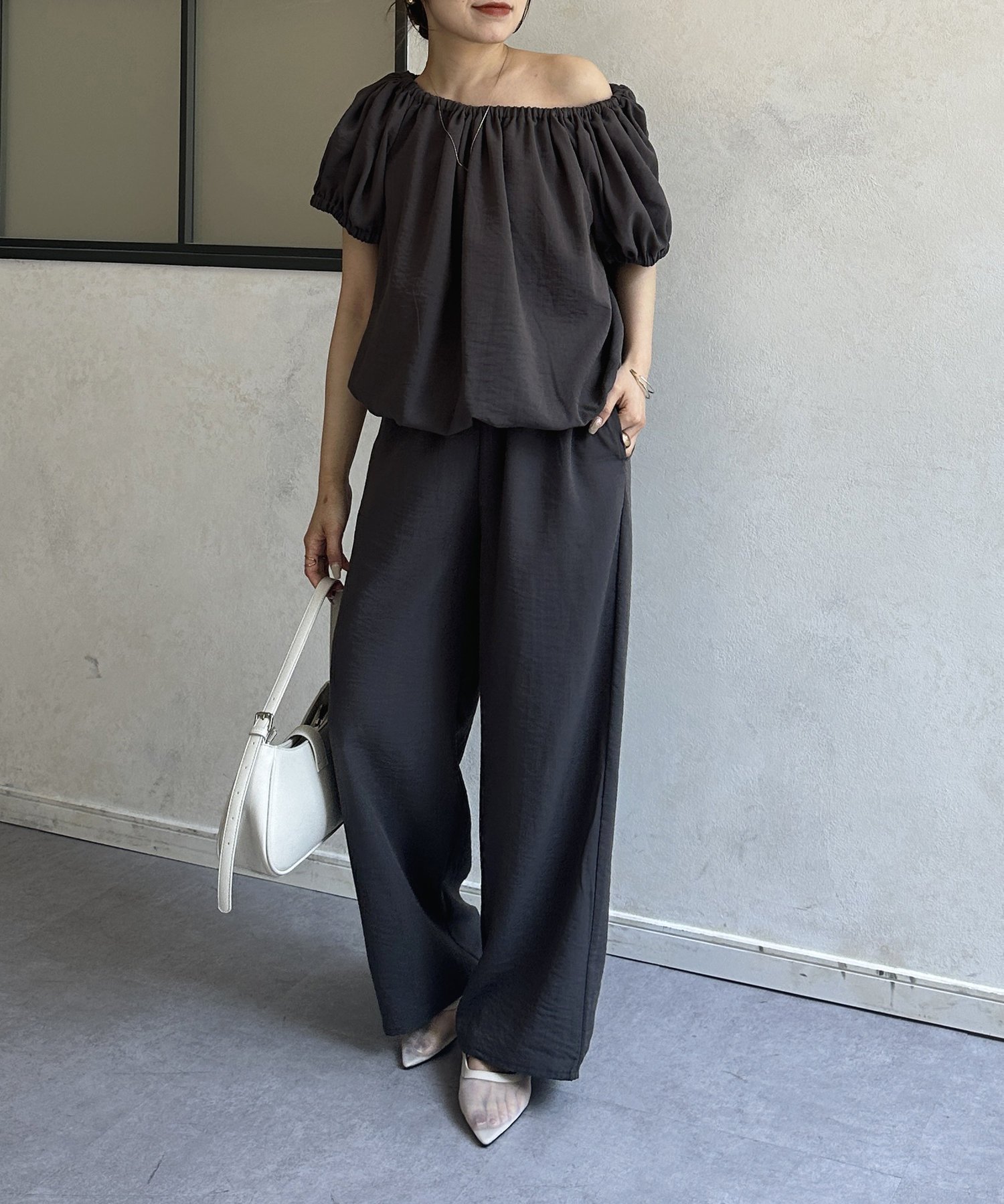 【ゼヴォン/Thevon】のギャザーブラウス×パンツセットアップ 人気、トレンドファッション・服の通販 founy(ファニー) 　ファッション　Fashion　レディースファッション　WOMEN　セットアップ　Setup　パンツ　Pants　2025年　2025　2025春夏・S/S　Ss,Spring/Summer,2025　おすすめ　Recommend　オフショル　Off Shoulder　ギャザー　Gather　セットアップ　Set Up　ネックレス　Necklace　エレガント 上品　Elegant　夏　Summer　春　Spring　S/S・春夏　Ss・Spring/Summer　 other-1|ID: prp329100004554691 ipo3291000000032352962
