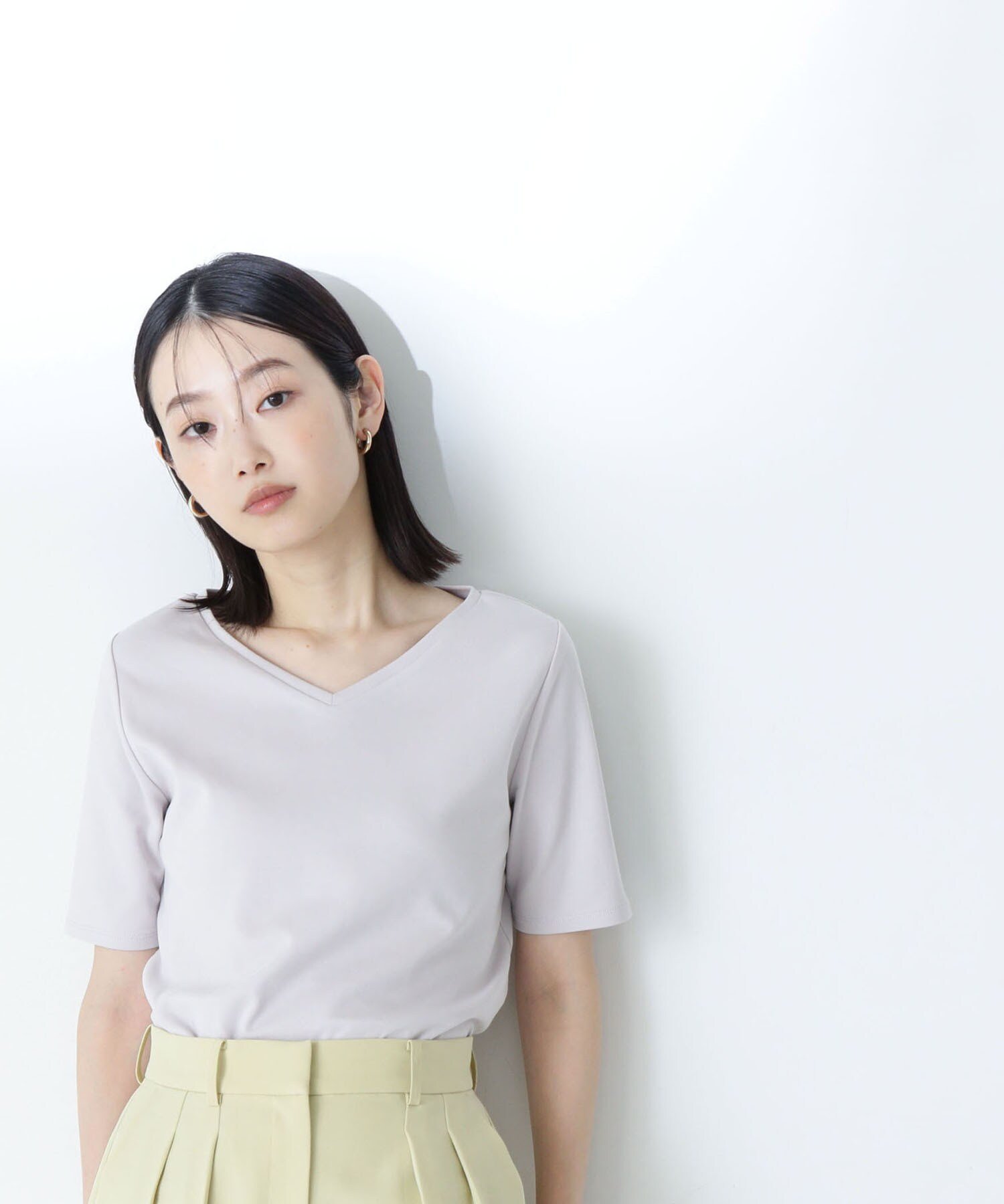 【ナチュラル ビューティー ベーシック/NATURAL BEAUTY BASIC】のベーシックTシャツシリーズ Vネック インテリア・キッズ・メンズ・レディースファッション・服の通販 founy(ファニー) 　ファッション　Fashion　レディースファッション　WOMEN　トップス・カットソー　Tops/Tshirt　シャツ/ブラウス　Shirts/Blouses　ロング / Tシャツ　T-Shirts　Vネック　V-Neck　なめらか　Smooth　アクセサリー　Accessories　カットソー　Cut And Sew　コンパクト　Compact　ジャケット　Jacket　スクエア　Square　ベーシック　Basic　人気　Popularity　定番　Standard　ライトグレー|ID: prp329100004554695 ipo3291000000032304431