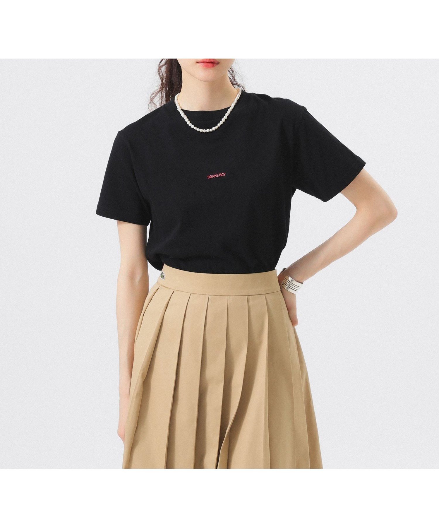 【ビームス ウイメン/BEAMS】の【8/7再値下げ】ボーイ エンブロイダリー クルー ショートスリーブ Tシャツ インテリア・キッズ・メンズ・レディースファッション・服の通販 founy(ファニー) 　ファッション　Fashion　レディースファッション　Fashion for Women　トップス・カットソー　Cut & Sew Tops　シャツ・ブラウス・オフィスカジュアル　Elegant Blouses & Button-Ups　ロングTシャツ・Tシャツ　Longline T-Shirts & Tees　インナー　Innerwear　ウェーブ　Wavy Pattern　エンブロイダリー　Embroidery Design　カーディガン　Cardigan, Knitwear　ショート　Short, Short Length　シンプル　Simple, Minimal　スタンダード　Standard, Basic　スリーブ　Sleeve, Long Sleeve / Short Sleeve　定番　Standard, Basic Item　フロント　Front, Front Design　プリント　Print, Printed Pattern　ベスト　Vest, Waistcoat　ベーシック　Basic, Essential　ワンポイント　One Point, Statement Accent　おすすめ　Recommended / Our Picks　BLACK|ID: prp329100004554752 ipo3291000000033178370
