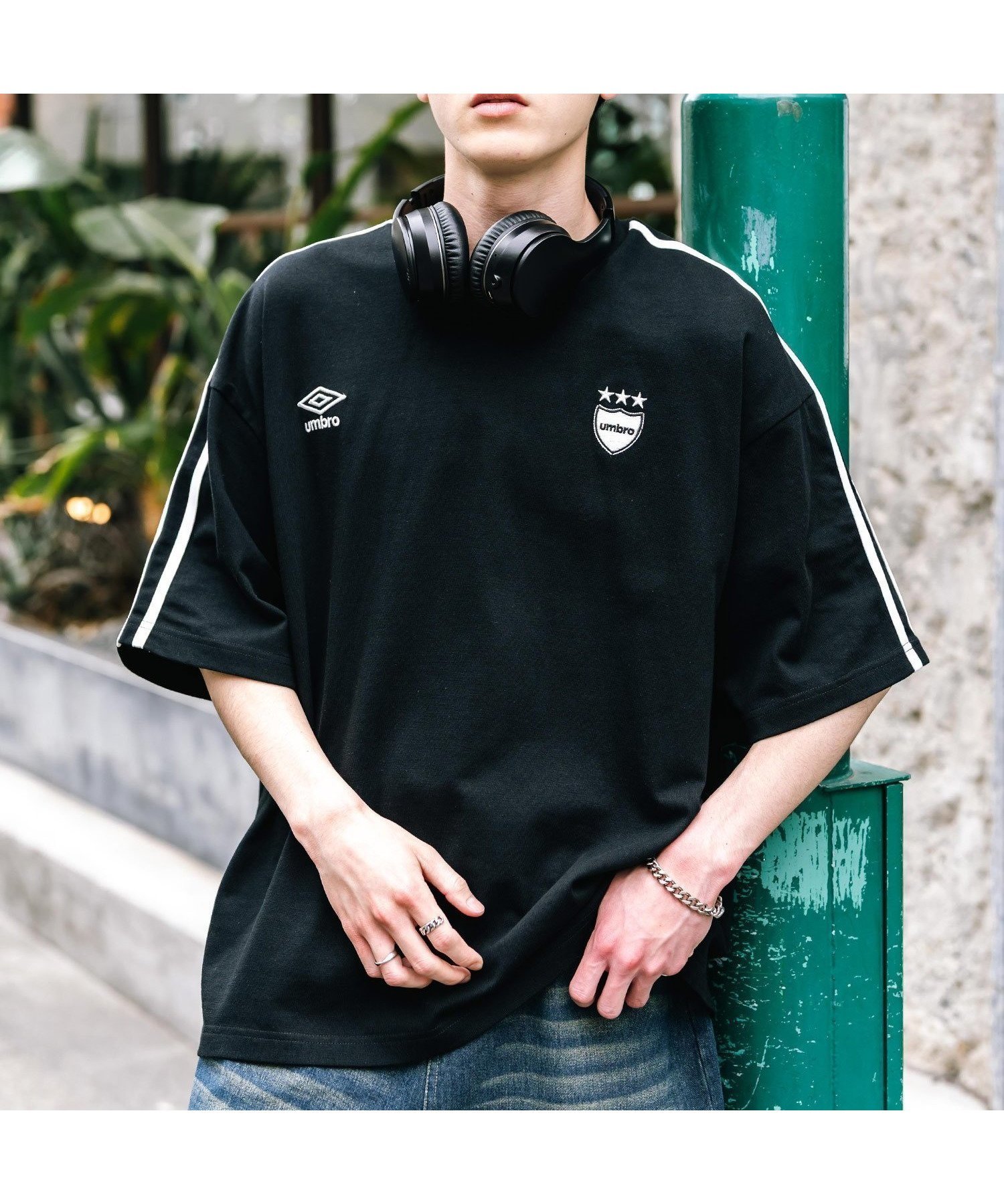【ロッキーモンロー/Rocky Monroe】のUMBRO 別注コラボ オーバーサイズサイドライントラックロゴTシャツ インテリア・キッズ・メンズ・レディースファッション・服の通販 founy(ファニー) 　ファッション　Fashion　レディースファッション　Fashion for Women　トップス・カットソー　Cut & Sew Tops　シャツ・ブラウス・オフィスカジュアル　Elegant Blouses & Button-Ups　ロングTシャツ・Tシャツ　Longline T-Shirts & Tees　アウトドア　Outdoor Clothing　コラボ　Collaboration, Collab　シンプル　Simple, Minimal　スポーツ　Sports, Activewear　トレンド　Trend, Trending Now　バランス　Balance, Style Balance　別注　Limited Edition, Custom Order　メンズ　Men's, Menswear　リラックス　Relax, Relaxed Fit　ワイド　Wide, Wide Fit　再入荷　Restock / Back in Stock　おすすめ　Recommended / Our Picks　ブラック|ID: prp329100004554856 ipo3291000000033566448