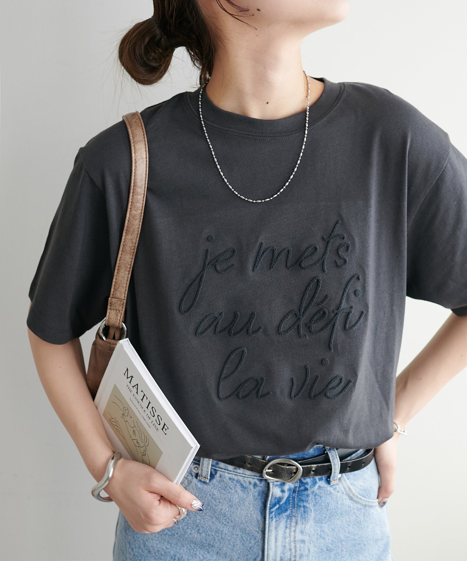 【ディスコート/Discoat】の【WEB限定】モール刺繍ロゴTシャツ インテリア・キッズ・メンズ・レディースファッション・服の通販 founy(ファニー) 　ファッション　Fashion　レディースファッション　Fashion for Women　トップス・カットソー　Cut & Sew Tops　シャツ・ブラウス・オフィスカジュアル　Elegant Blouses & Button-Ups　ロングTシャツ・Tシャツ　Longline T-Shirts & Tees　チャコールグレー|ID: prp329100004554894 ipo3291000000033107047
