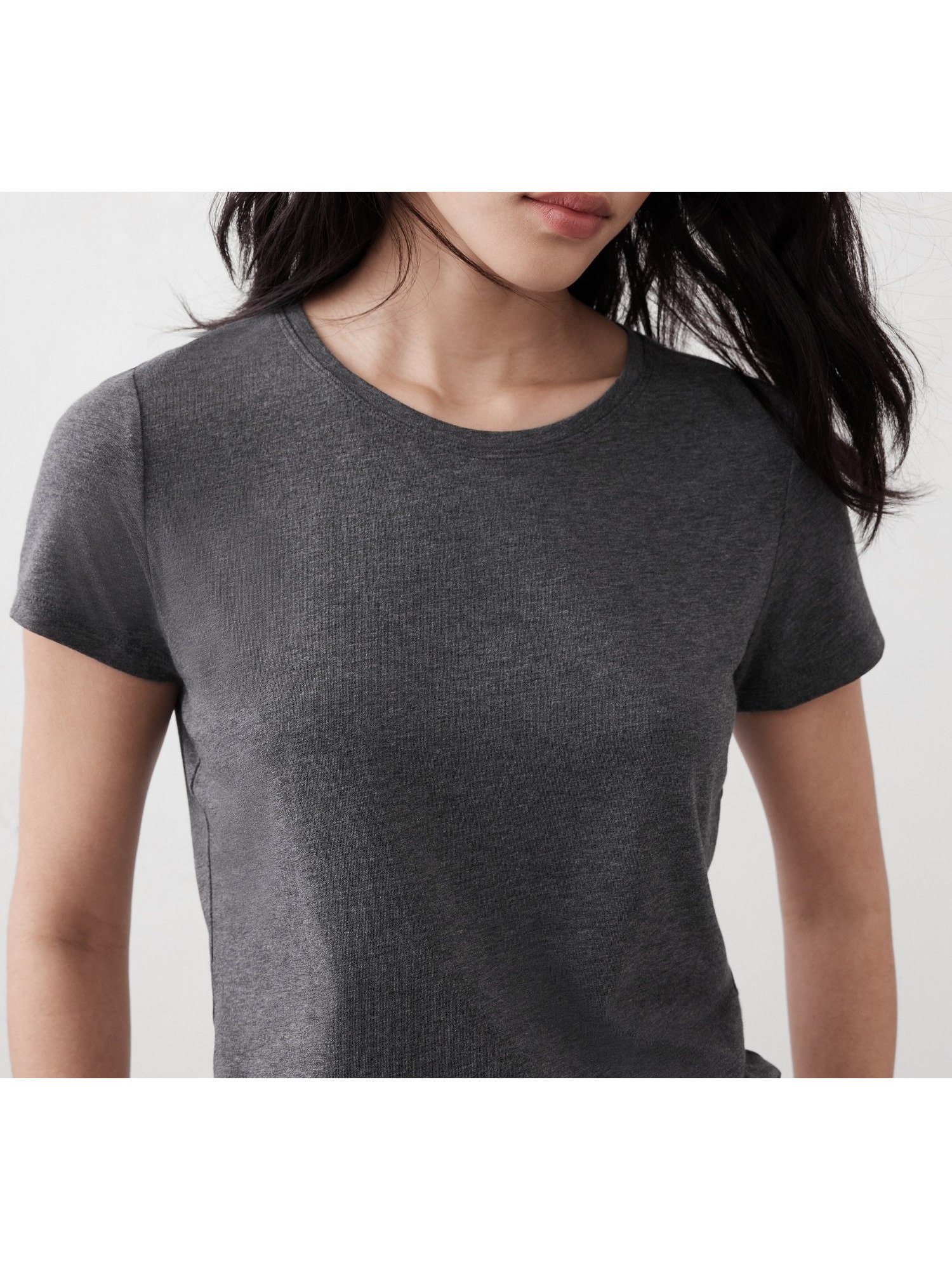 【バナナリパブリック ファクトリーストア/BANANA REPUBLIC FACTORY STORE】のBANANA REPUBLIC FACTORY STORE タイムレスクルーネックTシャツ インテリア・キッズ・メンズ・レディースファッション・服の通販 founy(ファニー) 　ファッション　Fashion　レディースファッション　WOMEN　トップス・カットソー　Tops/Tshirt　シャツ/ブラウス　Shirts/Blouses　ロング / Tシャツ　T-Shirts　ストレート　Straight　フィット　Fit　半袖　Short Sleeve　DARK_CHARCOAL|ID: prp329100004554929 ipo3291000000032263013