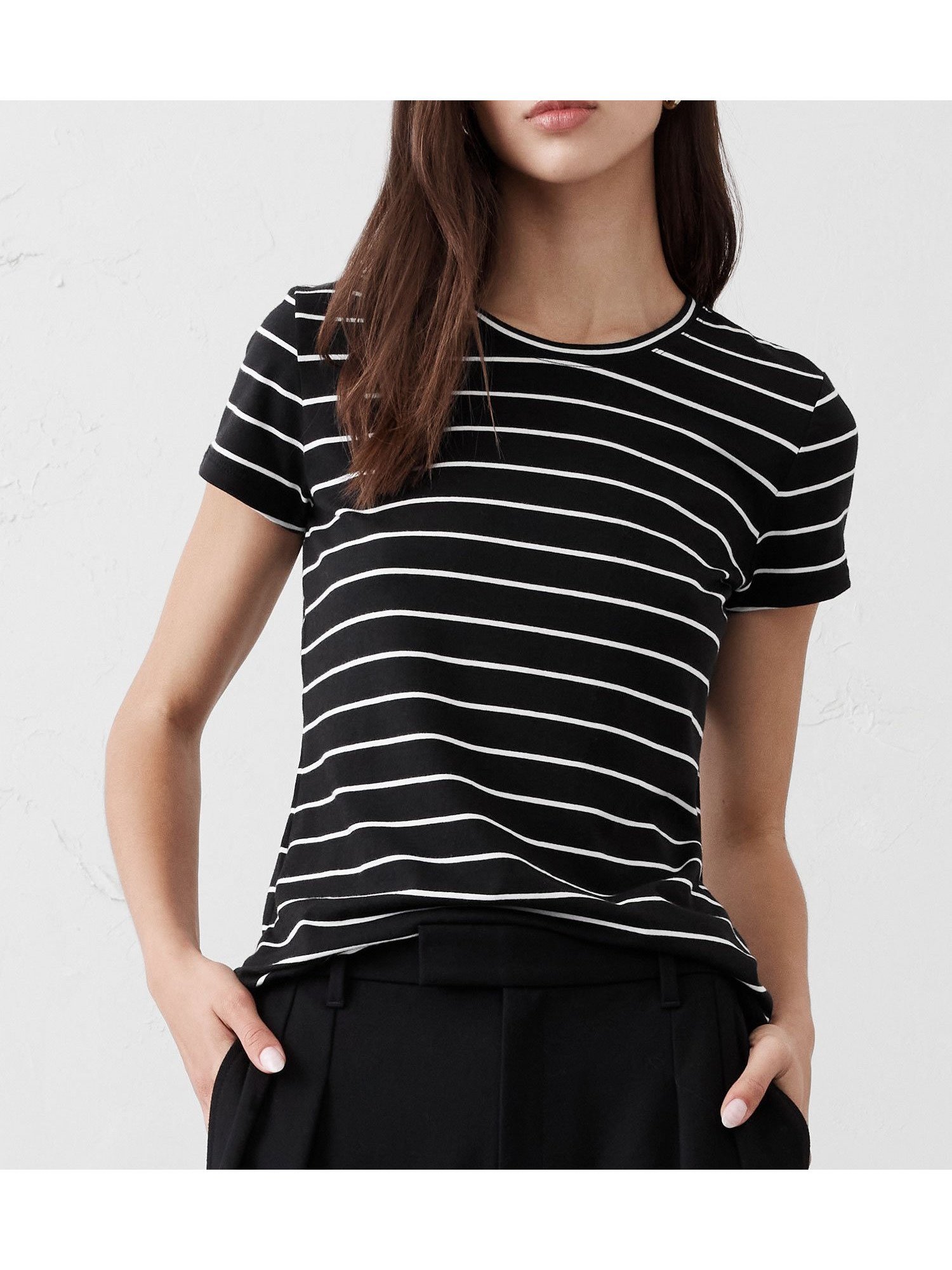 【バナナリパブリック ファクトリーストア/BANANA REPUBLIC FACTORY STORE】のBANANA REPUBLIC FACTORY STORE タイムレスクルーネックTシャツ インテリア・キッズ・メンズ・レディースファッション・服の通販 founy(ファニー) 　ファッション　Fashion　レディースファッション　WOMEN　トップス・カットソー　Tops/Tshirt　シャツ/ブラウス　Shirts/Blouses　ロング / Tシャツ　T-Shirts　ストレート　Straight　フィット　Fit　半袖　Short Sleeve　BLACK_STRIPE|ID: prp329100004554929 ipo3291000000032263028