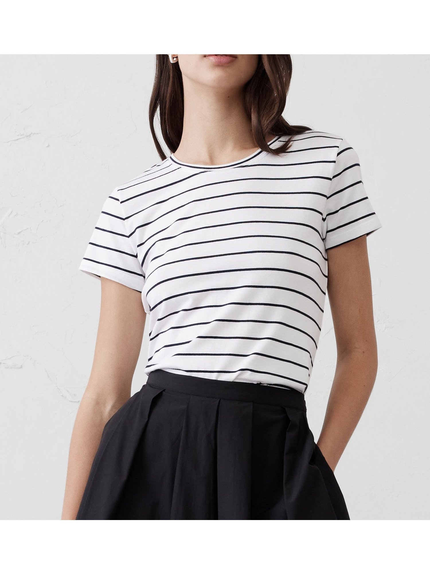 【バナナリパブリック ファクトリーストア/BANANA REPUBLIC FACTORY STORE】のBANANA REPUBLIC FACTORY STORE タイムレスクルーネックTシャツ インテリア・キッズ・メンズ・レディースファッション・服の通販 founy(ファニー) 　ファッション　Fashion　レディースファッション　WOMEN　トップス・カットソー　Tops/Tshirt　シャツ/ブラウス　Shirts/Blouses　ロング / Tシャツ　T-Shirts　ストレート　Straight　フィット　Fit　半袖　Short Sleeve　BLUE_STRIPE|ID: prp329100004554929 ipo3291000000032263029