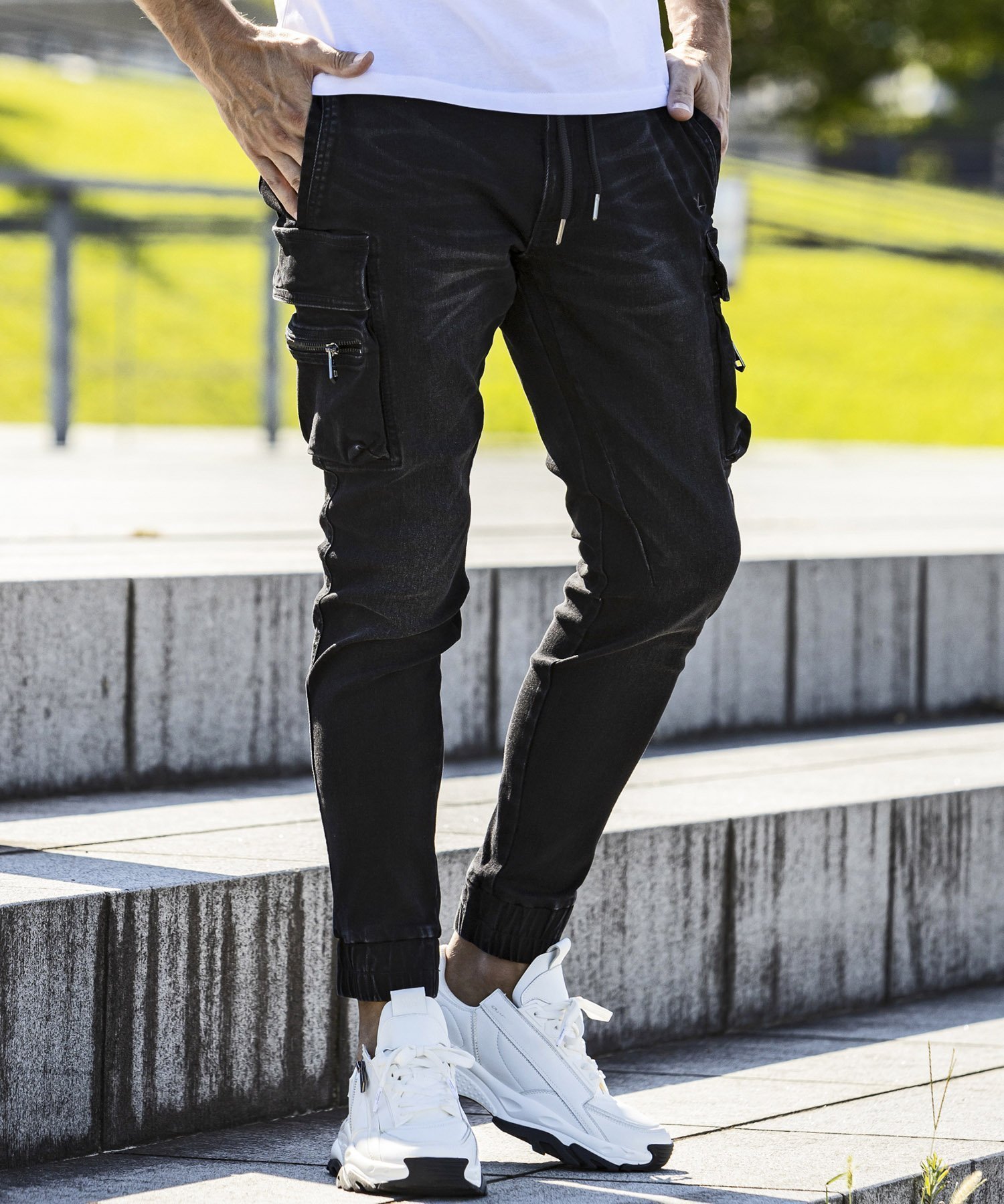【シフォン/SHIFFON / MEN】の1PIU1UGUALE3 RELAX ジョグカーゴパンツ インテリア・キッズ・メンズ・レディースファッション・服の通販 founy(ファニー) 　ファッション　Fashion　メンズファッション　Fashion for Men　ボトムス　Bottoms　シャーリング　Shirring, Ruched　ジップ　Zip, Zipper　ジャケット　Jacket, Outerwear　スタイリッシュ　Stylish, Fashionable　スリム　Slim, Slim Fit　デニム　Denim, Jeans Material　ポケット　Pocket, Pocket Detail　ミリタリー　Military, Army Style　リラックス　Relax, Relaxed Fit　エレガント 上品　Elegant　black|ID: prp329100004555029 ipo3291000000033153152