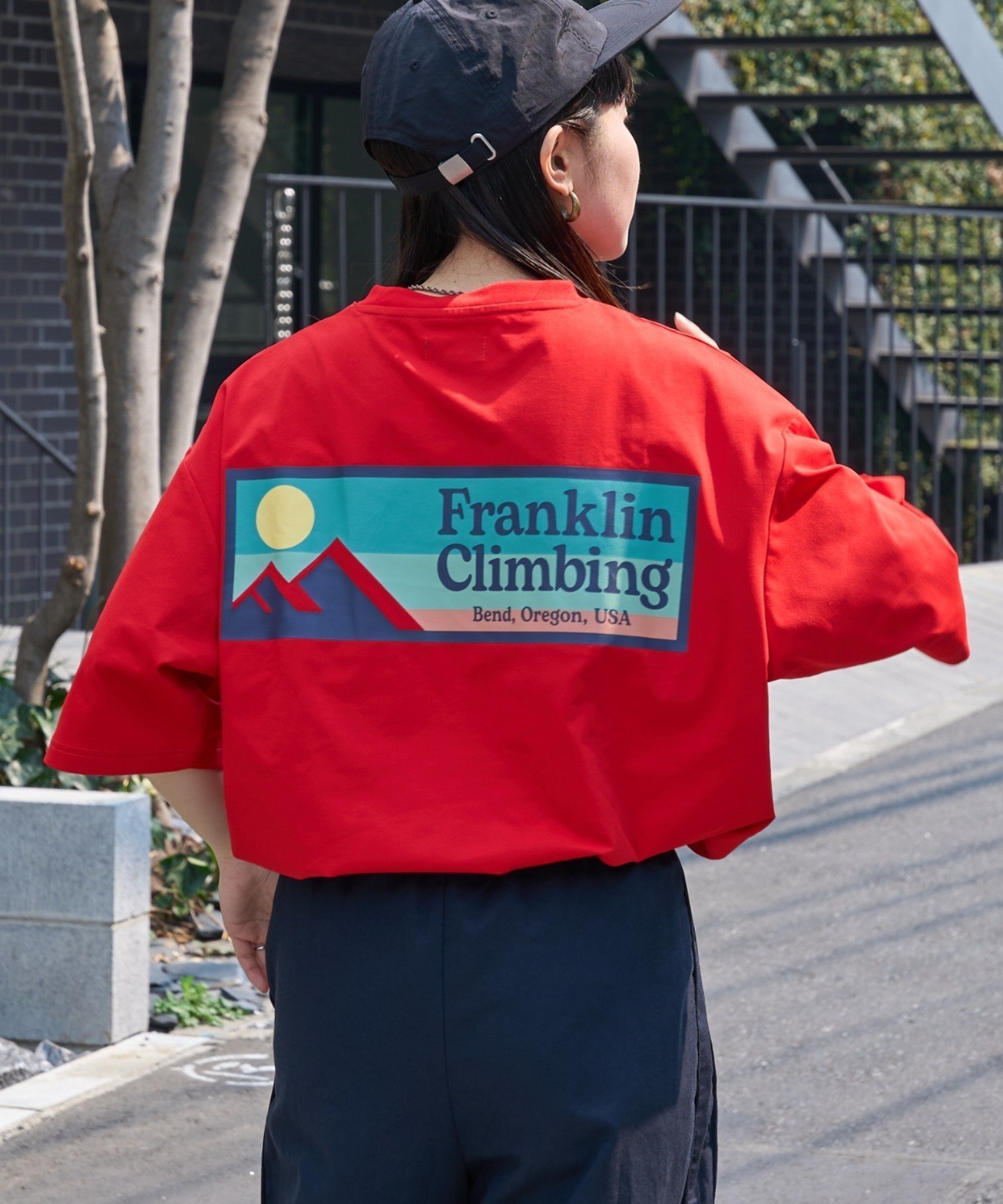 【チャオパニックティピー/CIAOPANIC TYPY】の【Franklin Climbing】バックロゴ半袖Tee インテリア・キッズ・メンズ・レディースファッション・服の通販 founy(ファニー) 　ファッション　Fashion　レディースファッション　WOMEN　トップス・カットソー　Tops/Tshirt　バッグ　Bag　インナー　Inner　オレンジ　Orange　軽量　Lightweight　シンプル　Simple　ストレッチ　Stretch　スポーツ　Sports　定番　Standard　プリント　Print　ベーシック　Basic　半袖　Short Sleeve　ランニング　Running　おすすめ　Recommend　夏　Summer　レッド|ID: prp329100004555047 ipo3291000000032293535