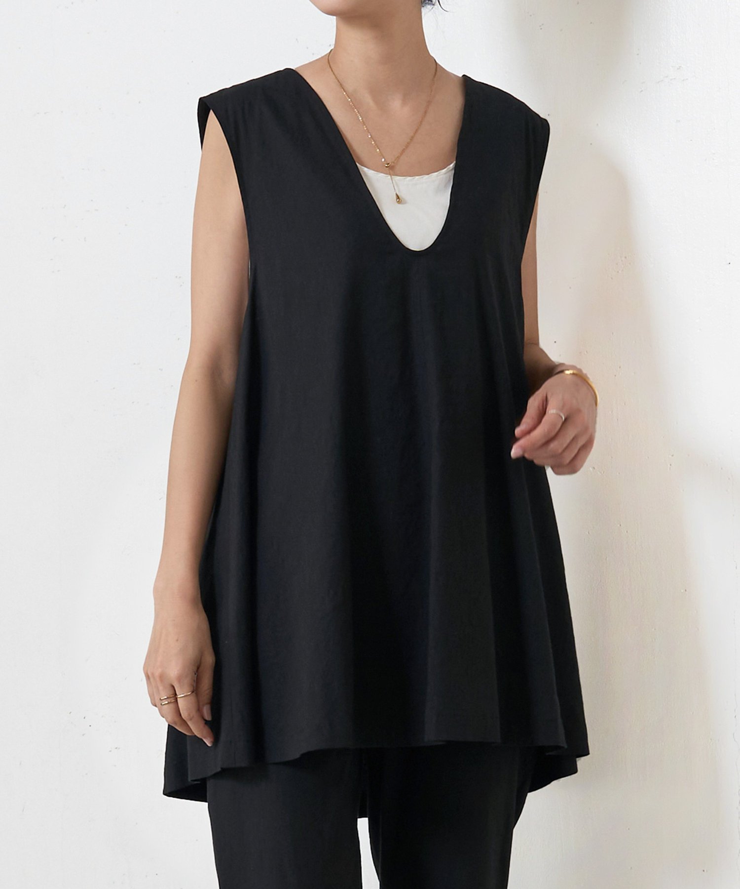 【その他のブランド/Other】のリネン混Uネックフレアベスト 人気、トレンドファッション・服の通販 founy(ファニー) 　ファッション　Fashion　レディースファッション　Fashion for Women　アウター　Coat / Outerwear Collection　トップス・カットソー　Cut & Sew Tops　ベスト&ジレ / 重ね着スタイル　Vests & Gilets　おすすめ　Recommended / Our Picks　インナー　Innerwear　ストレッチ　Stretch, Stretchy Fabric　スリム　Slim, Slim Fit　セットアップ　Set-Up, Coordinated Outfit　タンク　Tank Top, Sleeveless Top　フィット　Fit, Slim Fit　フレア　Flare, Flared　ベスト　Vest, Waistcoat　ボトム　Bottoms, Lower Wear　リネン　Linen, Linen Fabric　ロング　Long, Long-Length　ワイド　Wide, Wide Fit　エレガント 上品　Elegant　春　Spring　秋　Autumn　 other-1|ID: prp329100004555280 ipo3291000000032755421