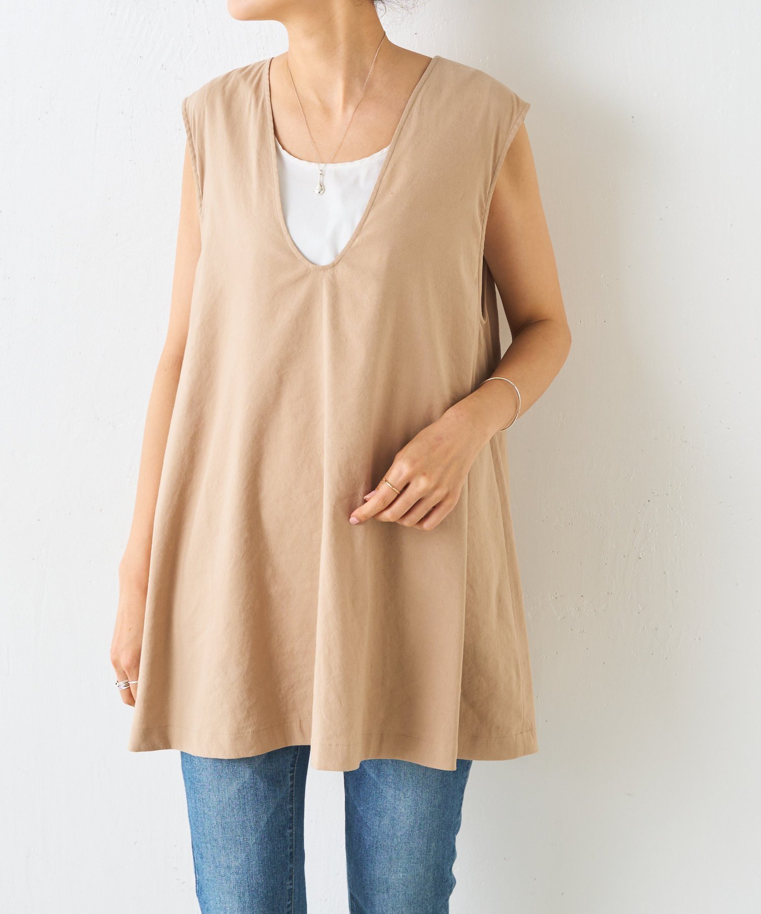 【その他のブランド/Other】のリネン混Uネックフレアベスト インテリア・キッズ・メンズ・レディースファッション・服の通販 founy(ファニー) 　ファッション　Fashion　レディースファッション　Fashion for Women　アウター　Coat / Outerwear Collection　トップス・カットソー　Cut & Sew Tops　ベスト&ジレ / 重ね着スタイル　Vests & Gilets　おすすめ　Recommended / Our Picks　インナー　Innerwear　ストレッチ　Stretch, Stretchy Fabric　スリム　Slim, Slim Fit　セットアップ　Set-Up, Coordinated Outfit　タンク　Tank Top, Sleeveless Top　フィット　Fit, Slim Fit　フレア　Flare, Flared　ベスト　Vest, Waistcoat　ボトム　Bottoms, Lower Wear　リネン　Linen, Linen Fabric　ロング　Long, Long-Length　ワイド　Wide, Wide Fit　エレガント 上品　Elegant　春　Spring　秋　Autumn　ベージュその他1|ID: prp329100004555280 ipo3291000000032755423