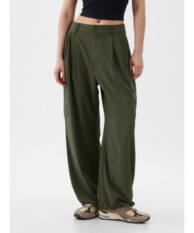 【ギャップ/GAP】のGapFit ハイライズ ランアラウンド カーゴジョガーパンツ 人気、トレンドファッション・服の通販 founy(ファニー) ファッション Fashion レディースファッション WOMEN パンツ Pants ストレッチ Stretch ドローコード Draw Cord ハイライズ High Rise フィット Fit フロント Front プリーツ Pleats ポケット Pocket 旅行 Travel 軽量 Lightweight |ID:prp329100004555480