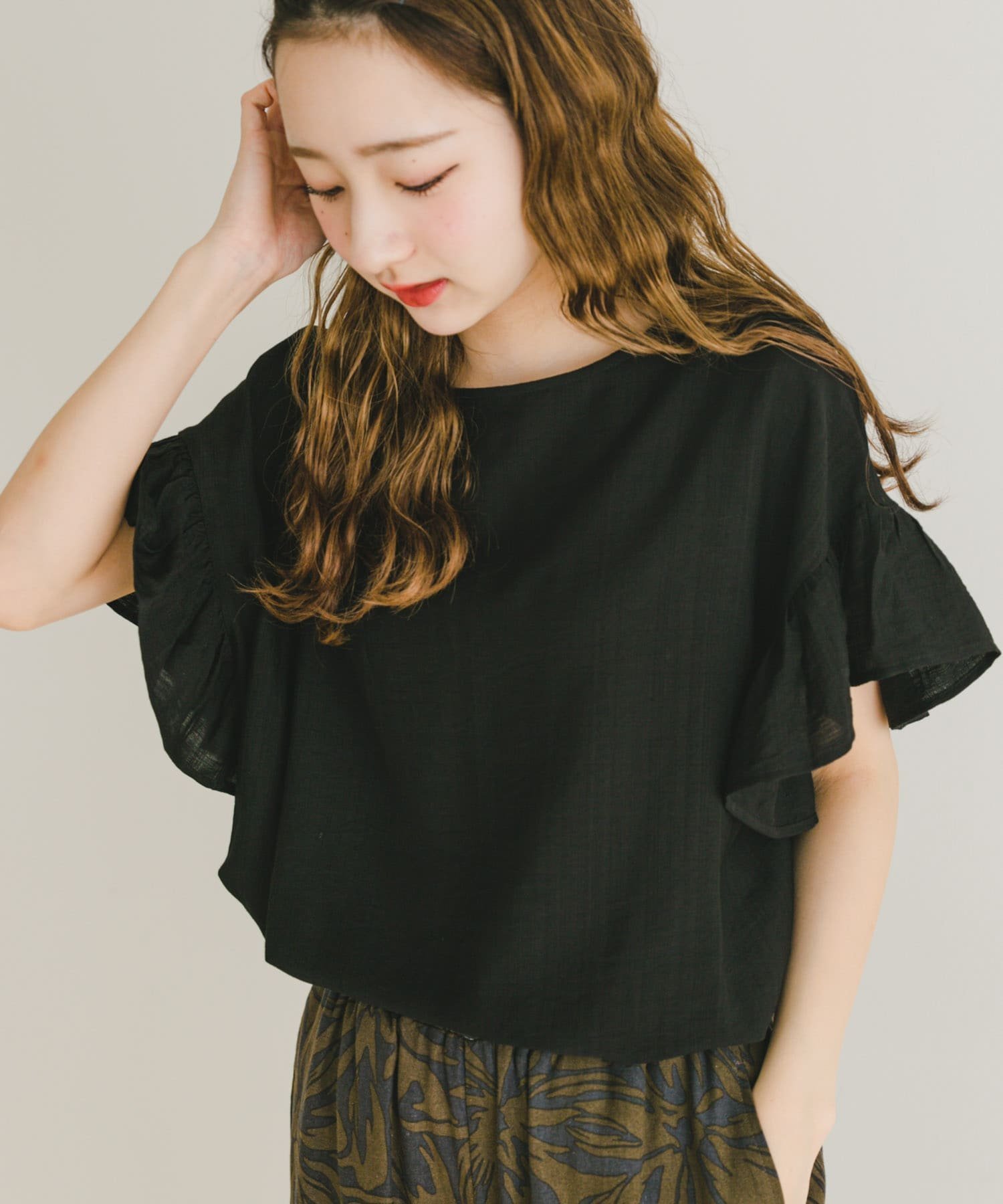 【その他のブランド/Other】の袖フリルブラウス インテリア・キッズ・メンズ・レディースファッション・服の通販 founy(ファニー) 　ファッション　Fashion　レディースファッション　Fashion for Women　トップス・カットソー　Cut & Sew Tops　シャツ・ブラウス・オフィスカジュアル　Elegant Blouses & Button-Ups　2025年　2025　2025春夏・S/S　Spring/Summer 2025 SS25　とろみ　Fluid, Flowy Fabric　スリーブ　Sleeve, Long Sleeve / Short Sleeve　フリル　Frill, Ruffle　ベーシック　Basic, Essential　ボトム　Bottoms, Lower Wear　エレガント 上品　Elegant　夏　Summer　S/S・春夏　SS, Spring/Summer, Warm Season　BLK|ID: prp329100004555776 ipo3291000000033039563