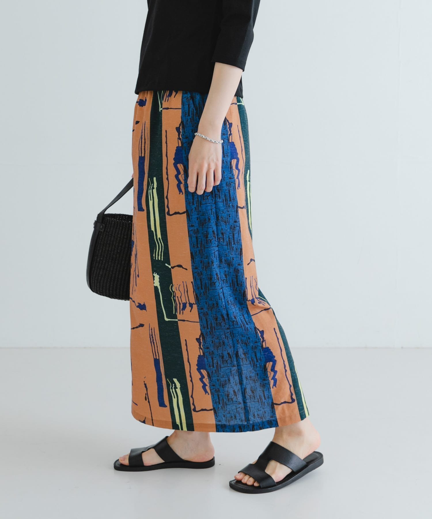 【アーバンリサーチ/URBAN RESEARCH】の『2サイズ展開』アートプリントストレートスカート 人気、トレンドファッション・服の通販 founy(ファニー) 　ファッション　Fashion　レディースファッション　Ladies' Fashion Online　スカート　Skirt　2025年　2025　2025春夏・S/S　Ss,Spring/Summer,2025　おすすめ　Recommend　カットソー　Cut And Sew　サンダル　Sandals　シンプル　Simple　ストレート　Straight　プリント　Print　ロンドン　London　エレガント 上品　Elegant　夏　Summer　S/S・春夏　Ss・Spring/Summer　 other-1|ID: prp329100004556089 ipo3291000000032636557