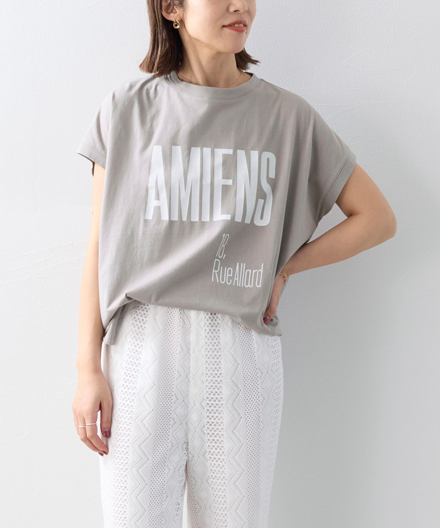 【マイカ ディール/MICA & DEAL】の【La Hutte*MICA DEAL】 AMIENS ロゴプリントT-shirt インテリア・キッズ・メンズ・レディースファッション・服の通販 founy(ファニー) 　ファッション　Fashion　レディースファッション　Ladies' Fashion Online　トップス・カットソー　Tops/Tshirt　シャツ/ブラウス　Shirts/Blouses　ロング / Tシャツ　T-Shirts　アウトドア　Outdoor　スペシャル　Special　スリット　Slit　フランス　France　プリント　Print　人気　Popularity　定番　Standard　GRAY|ID: prp329100004556406 ipo3291000000032640665