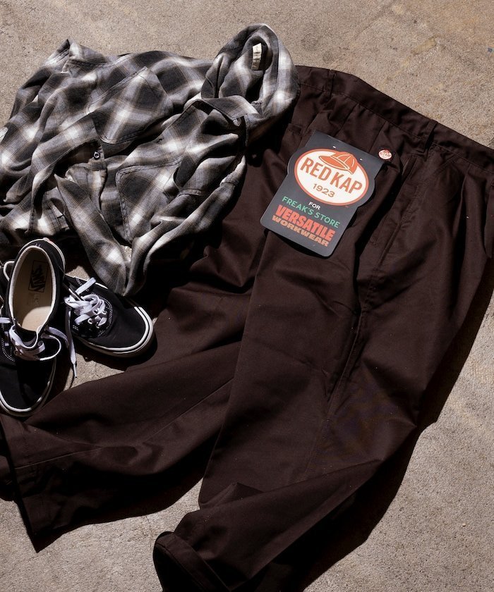 【フリークスストア/FREAK'S STORE】の別注 SMU PT-38 SETUP 2TUCK WIDE PANTS 25AW インテリア・キッズ・メンズ・レディースファッション・服の通販 founy(ファニー) 　ファッション　Fashion　メンズファッション　Fashion for Men　ボトムス　Bottoms　キャップ　Cap, Baseball Cap　スピンドル　Spindle, Drawcord　デニム　Denim, Jeans Material　ポケット　Pocket, Pocket Detail　別注　Limited Edition, Custom Order　リラックス　Relax, Relaxed Fit　ワイド　Wide, Wide Fit　ワーク　Workwear, Utility Style　S/S・春夏　SS, Spring/Summer, Warm Season　夏　Summer　2025年　2025　2025春夏・S/S　Spring/Summer 2025 SS25　2025-2026秋冬・A/W　Autumn/Winter 2025–26 AW25–26　ブラウン|ID: prp329100004556477 ipo3291000000033579338
