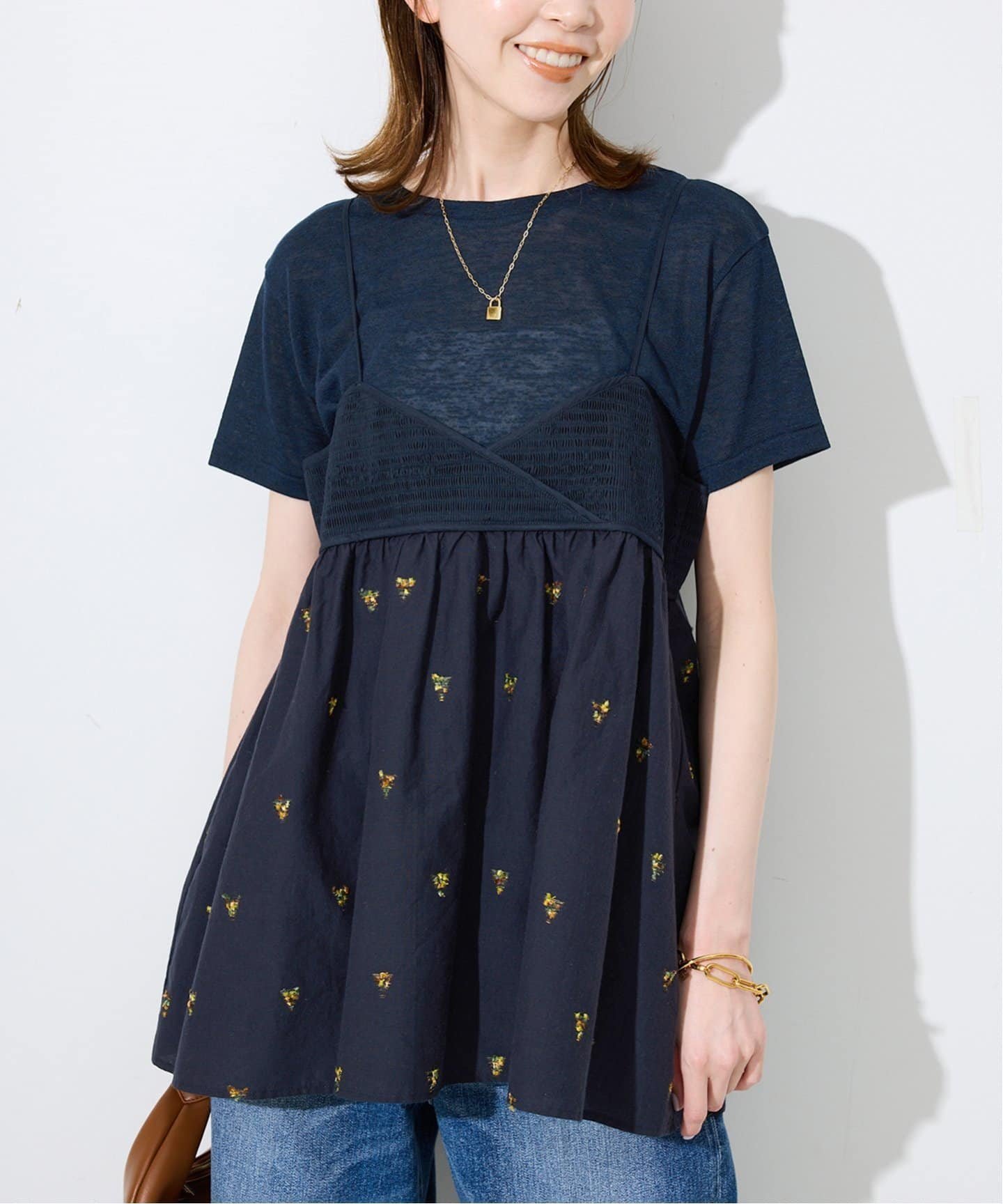 【スローブ イエナ/SLOBE IENA】のカットジャガードキャミブラウス インテリア・キッズ・メンズ・レディースファッション・服の通販 founy(ファニー) 　ファッション　Fashion　レディースファッション　Fashion for Women　トップス・カットソー　Cut & Sew Tops　キャミソール&ノースリーブ　Camisoles & Sleeveless Tops　シャツ・ブラウス・オフィスカジュアル　Elegant Blouses & Button-Ups　2025年　2025　2025春夏・S/S　Spring/Summer 2025 SS25　カットソー　Cut and Sewn Top　キャミソール　Camisole, Spaghetti Strap Top　シアー　Sheer, See-Through　タンク　Tank Top, Sleeveless Top　バランス　Balance, Style Balance　ビスチェ　Bustier, Corset Top　夏　Summer　ネイビー|ID: prp329100004556633 ipo3291000000032712277