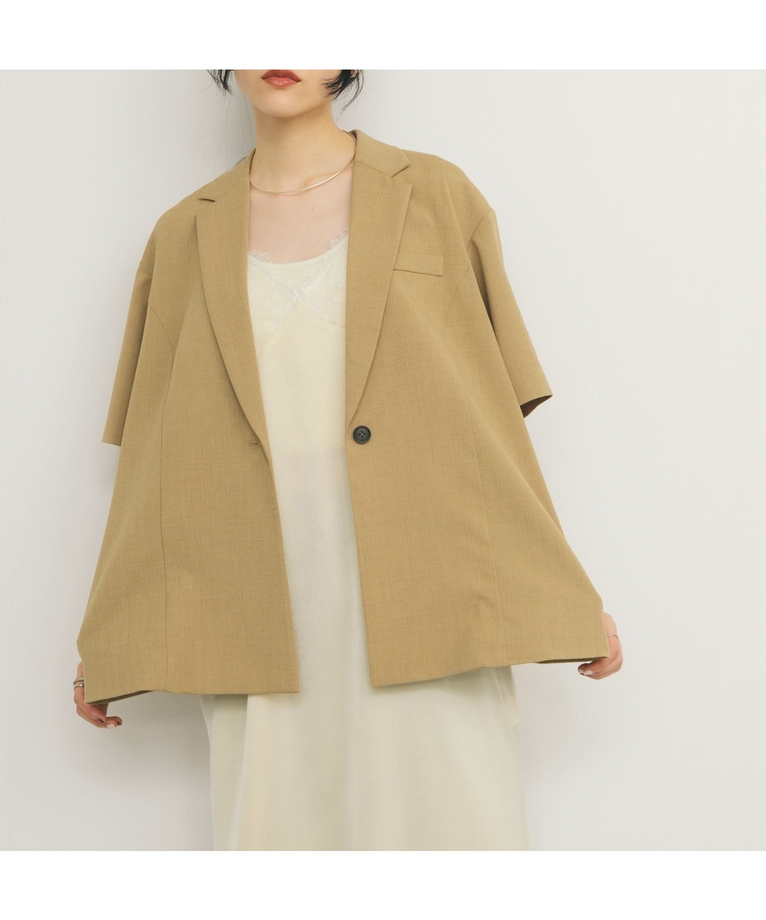 【ケービーエフ/KBF / URBAN RESEARCH】のバックスリットジャケット インテリア・キッズ・メンズ・レディースファッション・服の通販 founy(ファニー) 　ファッション　Fashion　レディースファッション　Fashion for Women　アウター　Coat / Outerwear Collection　レディースジャケット・軽アウター　Jackets　2025年　2025　2025春夏・S/S　Spring/Summer 2025 SS25　キャミワンピース　Cami Dress, Slip Dress　サテン　Satin, Glossy Fabric　ジャケット　Jacket, Outerwear　スラックス　Slacks, Dress Pants　スリット　Slit, Slit Detail　タンク　Tank Top, Sleeveless Top　ベーシック　Basic, Essential　ボトム　Bottoms, Lower Wear　レース　Lace, Lace Fabric　夏　Summer　S/S・春夏　SS, Spring/Summer, Warm Season　BEIGE|ID: prp329100004556939 ipo3291000000033098644