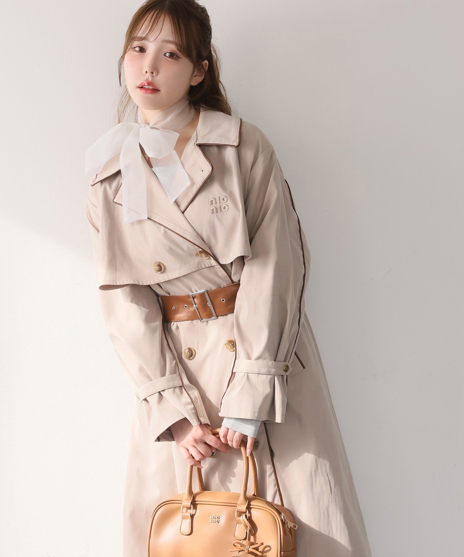 【ナイスクラップ/NICE CLAUP】の【オリジナルロゴ入り】配色トレンチコート 人気、トレンドファッション・服の通販 founy(ファニー) 　ファッション　Fashion　レディースファッション　WOMEN　アウター　Coat Outerwear　コート　Coats　トレンチコート　Trench Coats　おすすめ　Recommend　クラシック　Classic　ジャケット　Jacket　スタンド　Stand　ダブル　Double　デニム　Denim　トレンド　Trend　パイピング　Piping　ボトム　Bottom　マーメイド　Mermaid　エレガント 上品　Elegant　 other-1|ID: prp329100004556953 ipo3291000000032210089