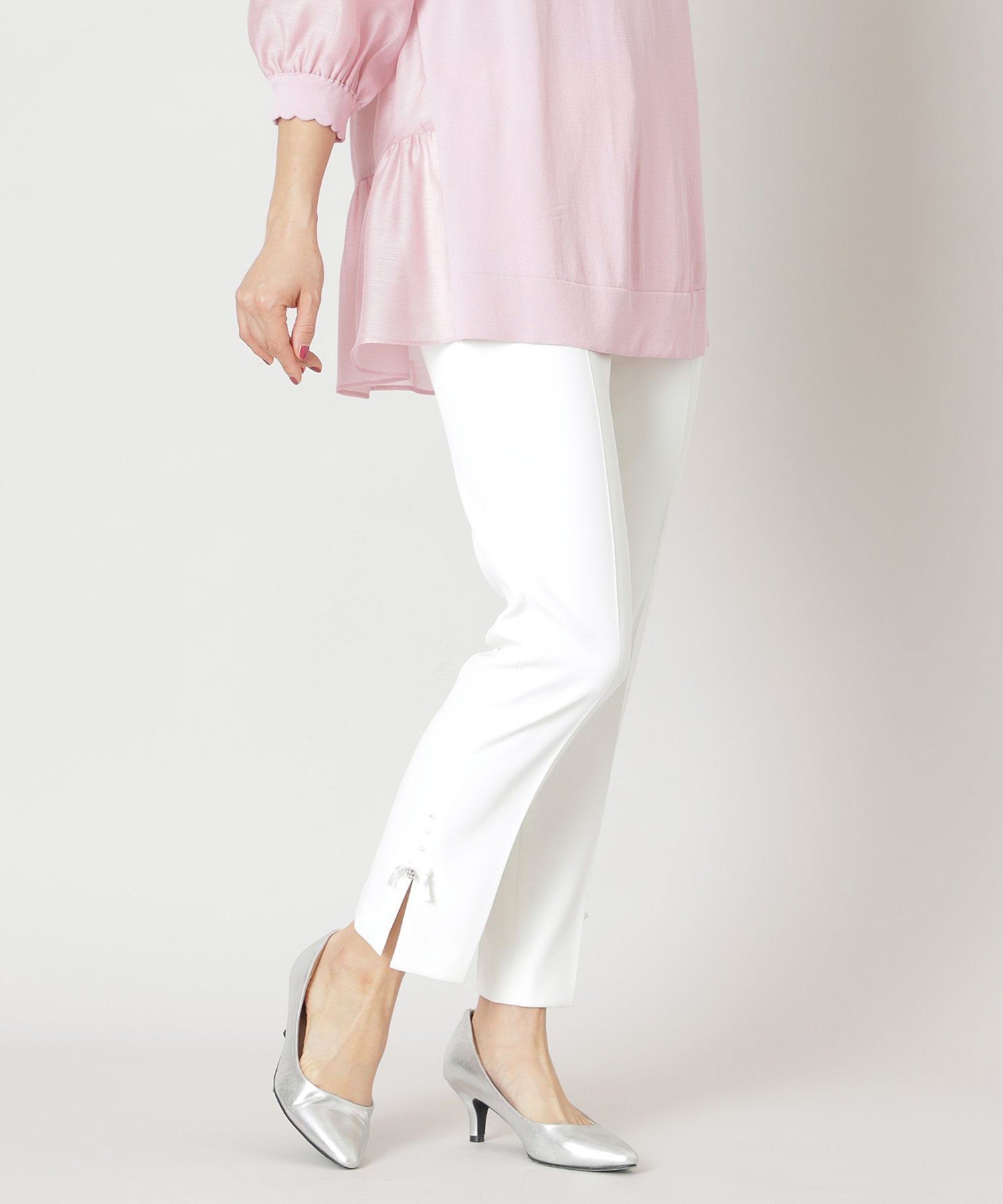 【トゥー ビー シック/TO BE CHIC】のボディシェル スリムパンツ インテリア・キッズ・メンズ・レディースファッション・服の通販 founy(ファニー) 　ファッション　Fashion　レディースファッション　WOMEN　パンツ　Pants　エレガント 上品　Elegant　ストレッチ　Stretch　スリム　Slim　モチーフ　Motif　リボン　Ribbon　定番　Standard　オフホワイト1|ID: prp329100004556990 ipo3291000000032210511