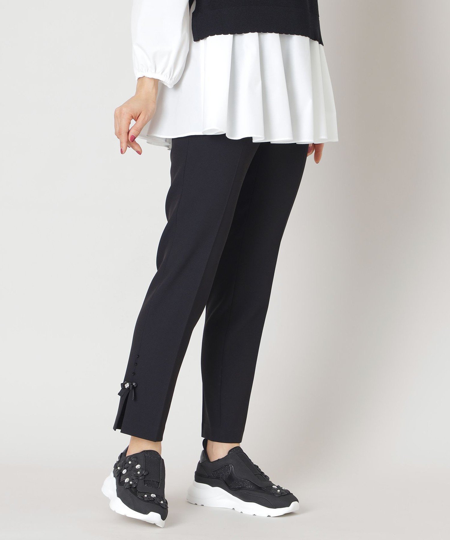 【トゥー ビー シック/TO BE CHIC】のボディシェル スリムパンツ インテリア・キッズ・メンズ・レディースファッション・服の通販 founy(ファニー) 　ファッション　Fashion　レディースファッション　WOMEN　パンツ　Pants　エレガント 上品　Elegant　ストレッチ　Stretch　スリム　Slim　モチーフ　Motif　リボン　Ribbon　定番　Standard　ブラック|ID: prp329100004556990 ipo3291000000032210514