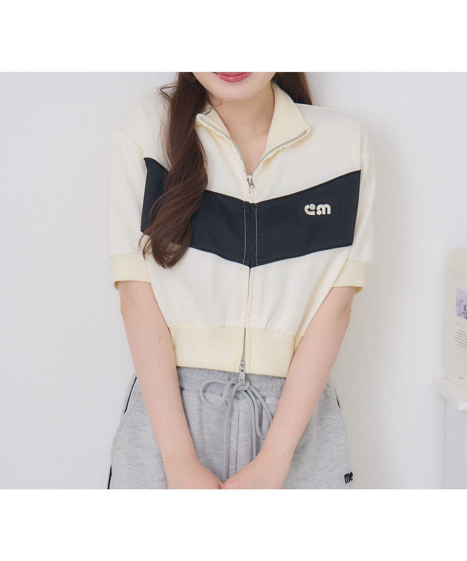【レトロガール/RETRO GIRL】のショートバイカラーJK インテリア・キッズ・メンズ・レディースファッション・服の通販 founy(ファニー) 　ファッション　Fashion　レディースファッション　Fashion for Women　コンパクト　Compact, Small Size　ショート　Short, Short Length　ジャケット　Jacket, Outerwear　スポーツ　Sports, Activewear　センター　Center, Center Line　トレンド　Trend, Trending Now　プリーツ　Pleats, Pleated　ワンポイント　One Point, Statement Accent　エクリュ|ID: prp329100004557008 ipo3291000000032734845