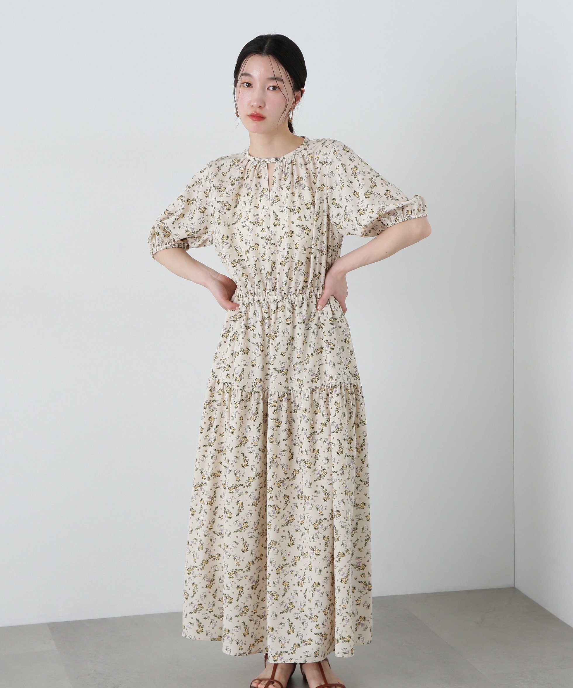 【エヌ ナチュラルビューティーベーシック/N.Natural Beauty basic】の小花柄ワンピース インテリア・キッズ・メンズ・レディースファッション・服の通販 founy(ファニー) 　ファッション　Fashion　レディースファッション　WOMEN　ワンピース　Dress　カッティング　Cutting　スリーブ　Sleeve　ティアード　Tiered　ベージュ2|ID: prp329100004557165 ipo3291000000032353000