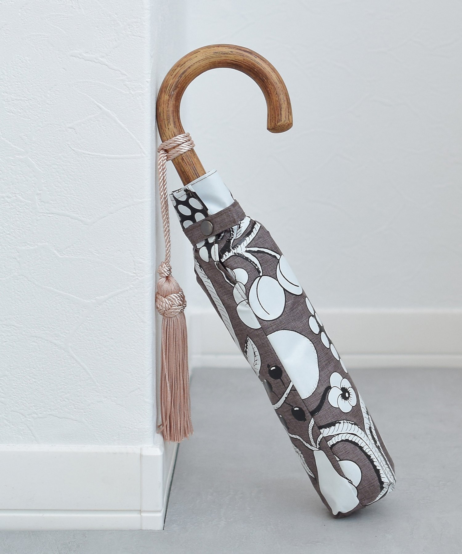 【ウタタネ/utatane】のutatane*Kuovi 100%完全遮光日傘 折りたたみ 3段55cm インテリア・キッズ・メンズ・レディースファッション・服の通販 founy(ファニー) 　ファッション　Fashion　レディースファッション　WOMEN　傘 / レイングッズ　Umbrellas/Rainwear　グラス　Glass　コーティング　Coating　傘　Umbrella　シャンブレー　Chambray　ダメージ　Damage　日傘　Parasol　ラップ　Wrap　cocoa|ID: prp329100004557357 ipo3291000000032326239