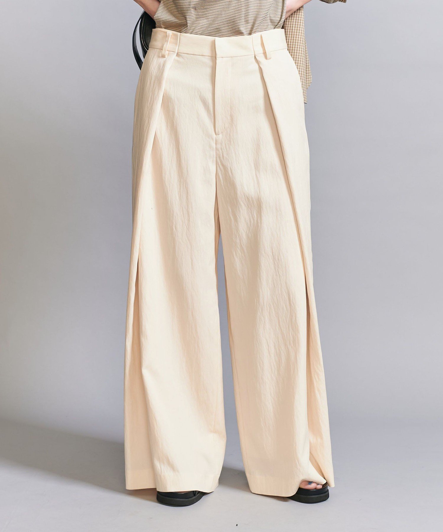 【ビューティ&ユース ユナイテッドアローズ/BEAUTY&YOUTH / UNITED ARROWS】のセルロースナイロン インタック パンツ/ライナー インテリア・キッズ・メンズ・レディースファッション・服の通販 founy(ファニー) 　ファッション　Fashion　レディースファッション　Fashion for Women　パンツ　Pants & Trousers　おすすめ　Recommended / Our Picks　シアー　Sheer, See-Through　ショート　Short, Short Length　ストレート　Straight, Straight Cut　ドレープ　Drape, Draping Fabric　フロント　Front, Front Design　ライナー　Liner, Inner Layer　ルーズ　Loose, Oversized　ワイド　Wide, Wide Fit　OFF WHITE|ID: prp329100004557476 ipo3291000000032735870