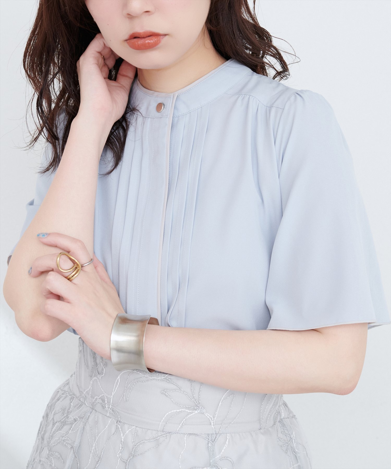 【ナチュラルクチュール/natural couture】のパイピングタックフレアスリーブブラウス インテリア・キッズ・メンズ・レディースファッション・服の通販 founy(ファニー) 　ファッション　Fashion　レディースファッション　Fashion for Women　トップス・カットソー　Cut & Sew Tops　シャツ・ブラウス・オフィスカジュアル　Elegant Blouses & Button-Ups　2025年　2025　2025春夏・S/S　Spring/Summer 2025 SS25　おすすめ　Recommended / Our Picks　アクセサリー　Fashion Accessories　シンプル　Simple, Minimal　スリーブ　Sleeve, Long Sleeve / Short Sleeve　デニム　Denim, Jeans Material　パイピング　Piping, Trim Design　フレア　Flare, Flared　エレガント 上品　Elegant　サックスブルー|ID: prp329100004557770 ipo3291000000033452857