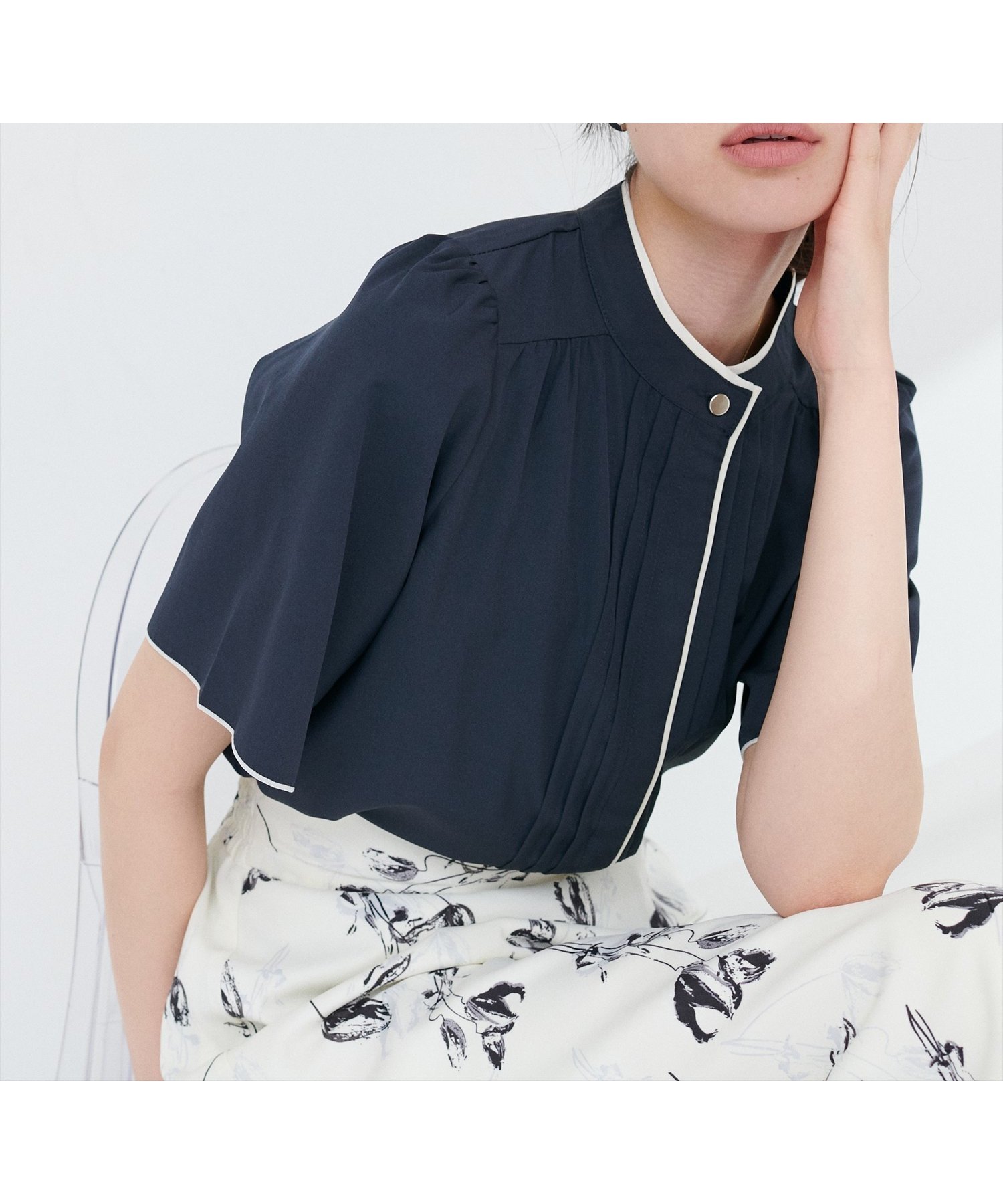 【ナチュラルクチュール/natural couture】のパイピングタックフレアスリーブブラウス インテリア・キッズ・メンズ・レディースファッション・服の通販 founy(ファニー) 　ファッション　Fashion　レディースファッション　Fashion for Women　トップス・カットソー　Cut & Sew Tops　シャツ・ブラウス・オフィスカジュアル　Elegant Blouses & Button-Ups　2025年　2025　2025春夏・S/S　Spring/Summer 2025 SS25　おすすめ　Recommended / Our Picks　アクセサリー　Fashion Accessories　シンプル　Simple, Minimal　スリーブ　Sleeve, Long Sleeve / Short Sleeve　デニム　Denim, Jeans Material　パイピング　Piping, Trim Design　フレア　Flare, Flared　エレガント 上品　Elegant　ネイビー|ID: prp329100004557770 ipo3291000000033452860