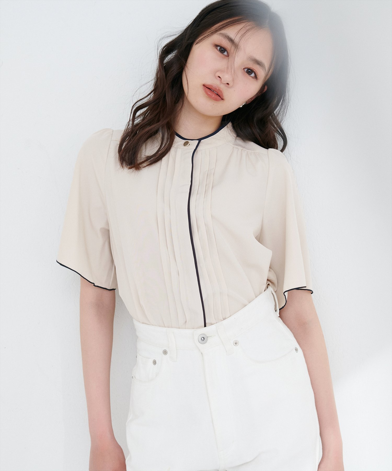 【ナチュラルクチュール/natural couture】のパイピングタックフレアスリーブブラウス インテリア・キッズ・メンズ・レディースファッション・服の通販 founy(ファニー) 　ファッション　Fashion　レディースファッション　Fashion for Women　トップス・カットソー　Cut & Sew Tops　シャツ・ブラウス・オフィスカジュアル　Elegant Blouses & Button-Ups　2025年　2025　2025春夏・S/S　Spring/Summer 2025 SS25　おすすめ　Recommended / Our Picks　アクセサリー　Fashion Accessories　シンプル　Simple, Minimal　スリーブ　Sleeve, Long Sleeve / Short Sleeve　デニム　Denim, Jeans Material　パイピング　Piping, Trim Design　フレア　Flare, Flared　エレガント 上品　Elegant　ベージュ|ID: prp329100004557770 ipo3291000000033452863