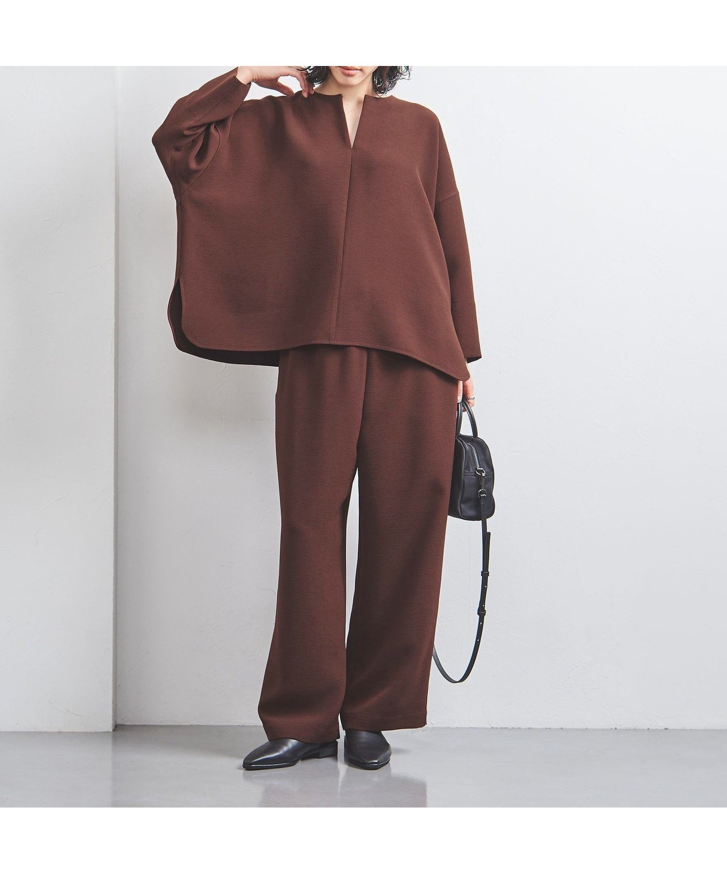 【ユナイテッドアローズ/UNITED ARROWS】のCOMFY スリットノーカラー プルオーバー -吸水速乾 UVカット ウォッシャブル- インテリア・キッズ・メンズ・レディースファッション・服の通販 founy(ファニー) 　ファッション　Fashion　レディースファッション　Fashion for Women　トップス・カットソー　Cut & Sew Tops　カジュアルプルオーバー・ニットトップス　Pullovers & Knit Tops / Casual Pullovers　ウォッシャブル　Machine Washable　スリット　Slit, Slit Detail　ドレープ　Drape, Draping Fabric　ファブリック　Fabric, Textile　ワーク　Workwear, Utility Style　人気　Popular, Best Seller　ビジネス 仕事 通勤　Business / Work / Commuting　別注　Limited Edition, Custom Order　吸水　Absorbent, Quick-Dry　WINE|ID: prp329100004557776 ipo3291000000033579271