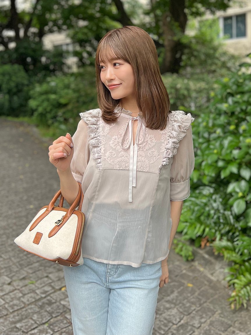 【スナイデル/SNIDEL】の楊柳シフォンレースブラウス インテリア・キッズ・メンズ・レディースファッション・服の通販 founy(ファニー) 　ファッション　Fashion　レディースファッション　Ladies' Fashion Online　トップス・カットソー　Tops/Tshirt　シャツ/ブラウス　Shirts/Blouses　おすすめ　Recommend　インナー　Inner　ウェーブ　Wave　カフス　Cuffs　シフォン　Chiffon　スカラップ　Scalloped　スリット　Slit　フェミニン　Feminine　フリル　Frills　フロント　Front　ミックス　Mix　リボン　Ribbon　リュクス　Luxe　レース　Race　エレガント 上品　Elegant　人気　Popularity　定番　Standard　LBEG[035]|ID: prp329100004557814 ipo3291000000032622403