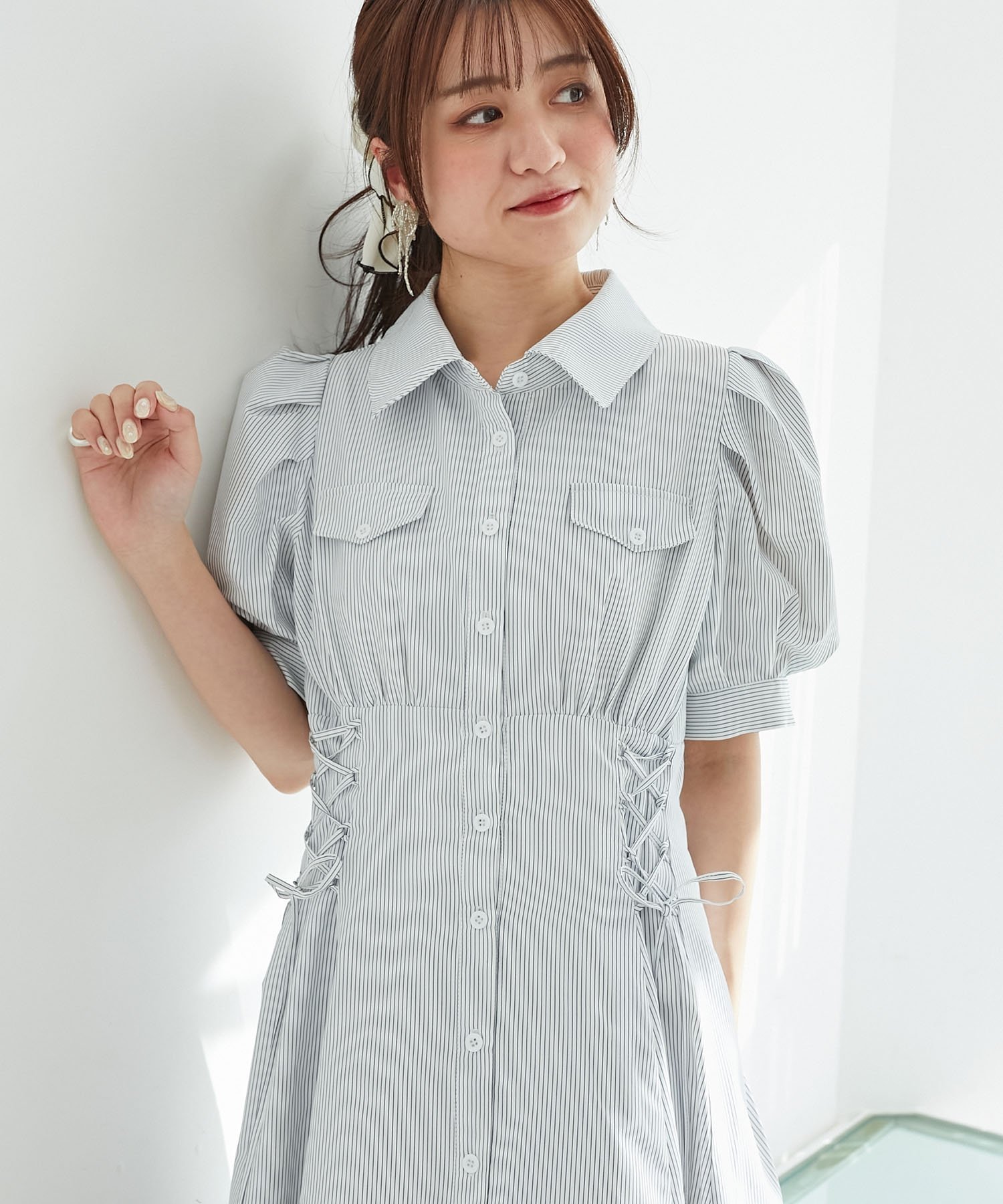 【マジェスティック レゴン/MAJESTIC LEGON】のサイドレースアップシャツワンピース インテリア・キッズ・メンズ・レディースファッション・服の通販 founy(ファニー) 　ファッション　Fashion　レディースファッション　WOMEN　ワンピース　Dress　シャツワンピース　Shirt Dresses　サンダル　Sandals　スリーブ　Sleeve　ダウン　Down　バランス　Balance　レース　Race　再入荷　Restock/Back In Stock/Re Arrival　エレガント 上品　Elegant　オフ/柄|ID: prp329100004558034 ipo3291000000032221998