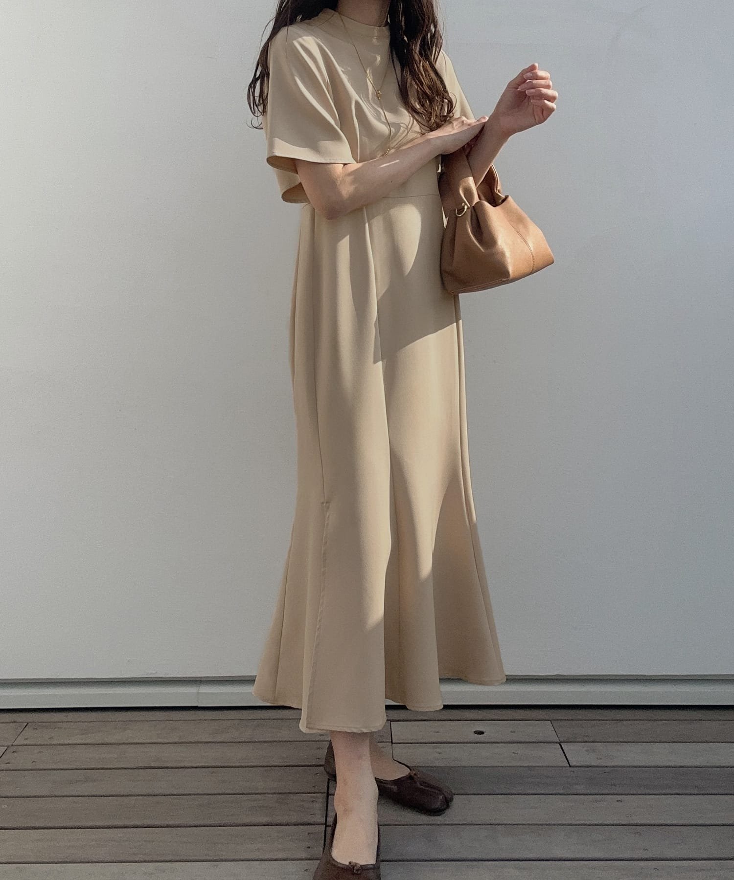 【ジュノア/JUNOAH】のスタンドカラーマーメイドワンピース インテリア・キッズ・メンズ・レディースファッション・服の通販 founy(ファニー) 　ファッション　Fashion　レディースファッション　Fashion for Women　ワンピース　Dresses　ライトベージュ|ID: prp329100004558132 ipo3291000000033862535