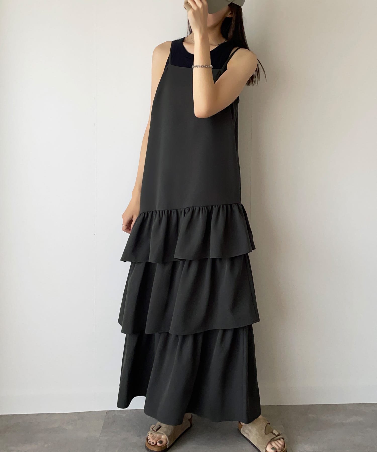 【ジュノア/JUNOAH】のティアードフリルキャミワンピース インテリア・キッズ・メンズ・レディースファッション・服の通販 founy(ファニー) 　ファッション　Fashion　レディースファッション　WOMEN　ワンピース　Dress　キャミワンピース　No Sleeve Dresses　チャコール|ID: prp329100004558172 ipo3291000000032223592