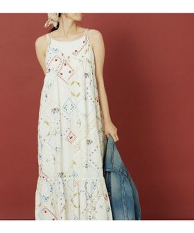 【フリークスストア/FREAK'S STORE】のフラワーハンカチ刺繍キャミドレス 25SS 人気、トレンドファッション・服の通販 founy(ファニー) ファッション Fashion レディースファッション Fashion for Women トップス・カットソー Cut & Sew Tops キャミソール&ノースリーブ Camisoles & Sleeveless Tops ワンピース Dresses フォーマル・パーティードレス・結婚式用ドレス Elegant & Casual Dresses 2025年 2025 2025春夏・S/S Spring/Summer 2025 SS25 おすすめ Recommended / Our Picks アンティーク Antique-Inspired カラフル Colorful Design コレクション Collection, Seasonal Line チュール Tulip, Tulip Motif デニム Denim, Jeans Material ハンカチ Handkerchief, Hanky フラワー Flower, Floral ポケット Pocket, Pocket Detail ランダム Random, Irregular リボン Ribbon, Bow レース Lace, Lace Fabric 再入荷 Restock / Back in Stock 夏 Summer 春 Spring S/S・春夏 SS, Spring/Summer, Warm Season |ID:prp329100004558208