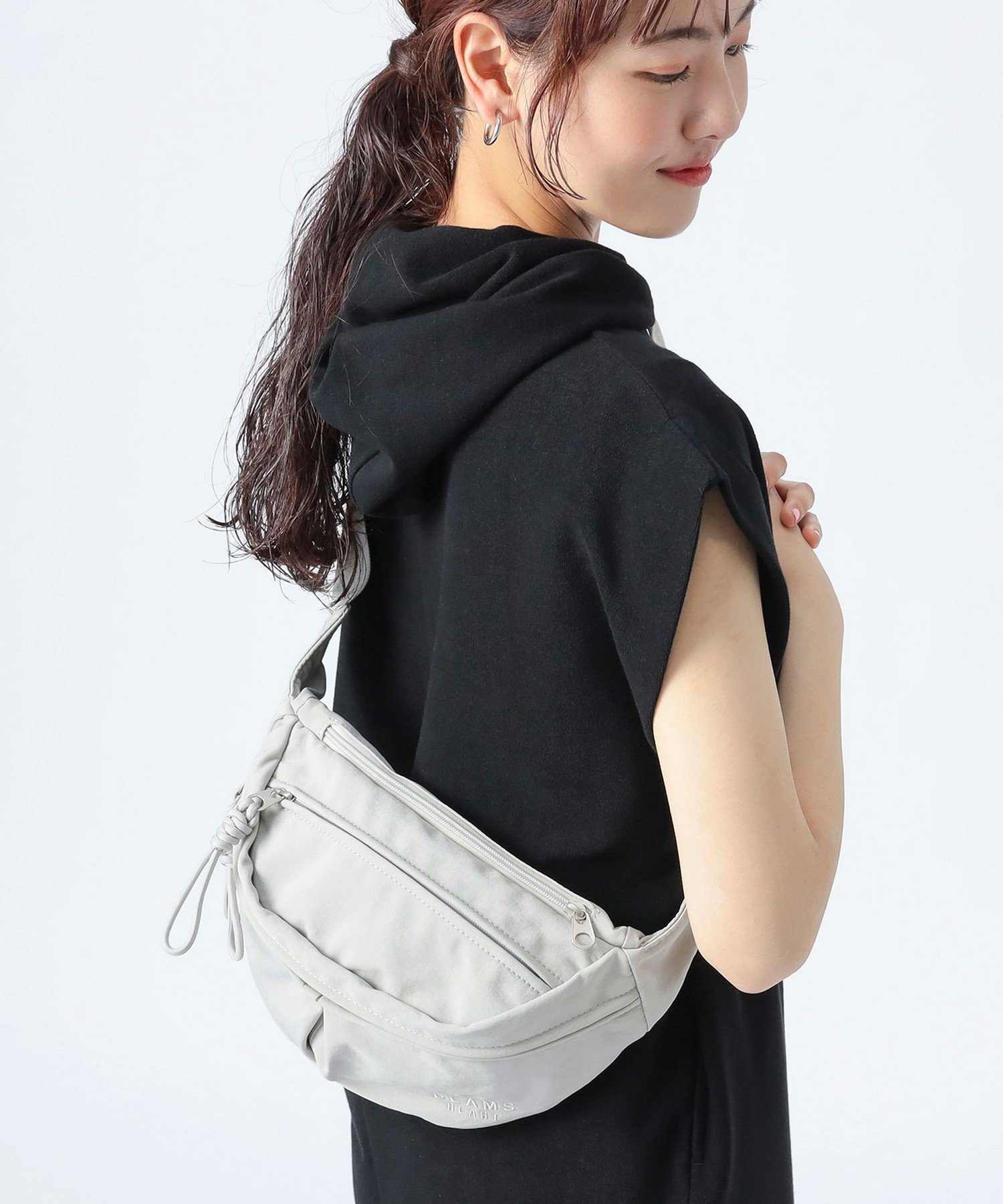 【ビームス ハート/BEAMS HEART】のコード紐 ウエスト ショルダーバッグ (2WAY仕様) レディース インテリア・キッズ・メンズ・レディースファッション・服の通販 founy(ファニー) 　ファッション　Fashion　レディースファッション　Ladies' Fashion Online　アウトドア　Outdoor　コンパクト　Compact　スウェット　Sweat　スタイリッシュ　Stylish　スポーティ　Sporty　スマート　Smart　フォルム　Form　ラップ　Wrap　財布　Wallet　GREY|ID: prp329100004558400 ipo3291000000032640425