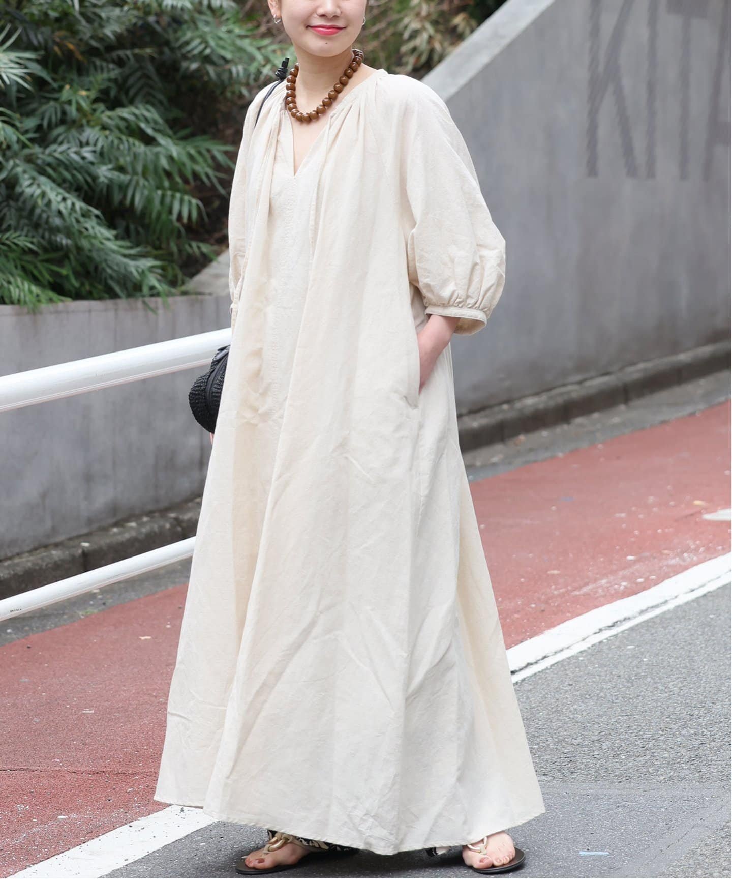 【ジャーナルスタンダード レリューム/JOURNAL STANDARD relume】のリネンコットンラグランギャザーワンピース インテリア・キッズ・メンズ・レディースファッション・服の通販 founy(ファニー) 　ファッション　Fashion　レディースファッション　WOMEN　ワンピース　Dress　2025年　2025　2025春夏・S/S　Ss,Spring/Summer,2025　バランス　Balance　リネン　Linen　人気　Popularity　ベージュ|ID: prp329100004558453 ipo3291000000032226480