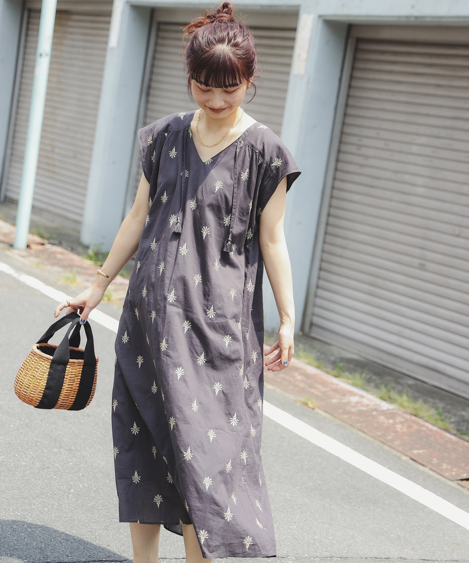 【ビーミングライフストアバイビームス/B:MING LIFE STORE by BEAMS】の【+15%ポイントバック!】インド 総刺繍 ワンピース(S~M) 25SS 旅行 おでかけ リゾート リラックス エンブロイダリー 体型カバー 人気、トレンドファッション・服の通販 founy(ファニー) 　ファッション　Fashion　レディースファッション　Fashion for Women　ワンピース　Dresses　2025年　2025　2025春夏・S/S　Spring/Summer 2025 SS25　インド　Indian Textile　エンブロイダリー　Embroidery Design　スリーブ　Sleeve, Long Sleeve / Short Sleeve　フリンジ　Fringe, Tassel　フレンチ　French, French Style　リゾート　Resort, Vacation Style　リラックス　Relax, Relaxed Fit　エレガント 上品　Elegant　夏　Summer　旅行　Travel　春　Spring　S/S・春夏　SS, Spring/Summer, Warm Season　 other-1|ID: prp329100004558537 ipo3291000000032758405