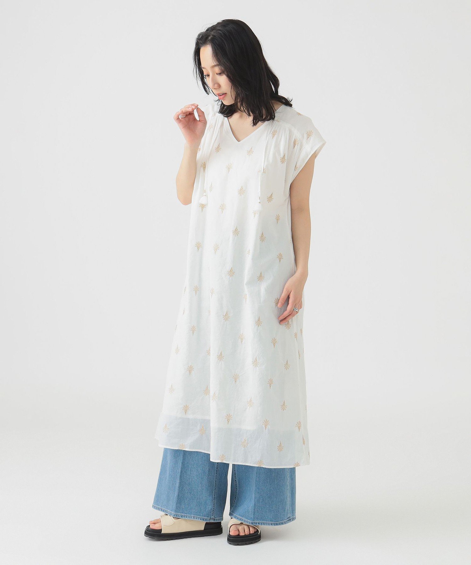 【ビーミングライフストアバイビームス/B:MING LIFE STORE by BEAMS】の【+15%ポイントバック!】インド 総刺繍 ワンピース(S~M) 25SS 旅行 おでかけ リゾート リラックス エンブロイダリー 体型カバー インテリア・キッズ・メンズ・レディースファッション・服の通販 founy(ファニー) 　ファッション　Fashion　レディースファッション　Fashion for Women　ワンピース　Dresses　2025年　2025　2025春夏・S/S　Spring/Summer 2025 SS25　インド　Indian Textile　エンブロイダリー　Embroidery Design　スリーブ　Sleeve, Long Sleeve / Short Sleeve　フリンジ　Fringe, Tassel　フレンチ　French, French Style　リゾート　Resort, Vacation Style　リラックス　Relax, Relaxed Fit　エレガント 上品　Elegant　夏　Summer　旅行　Travel　春　Spring　S/S・春夏　SS, Spring/Summer, Warm Season　OFF_WHITE|ID: prp329100004558537 ipo3291000000032758408