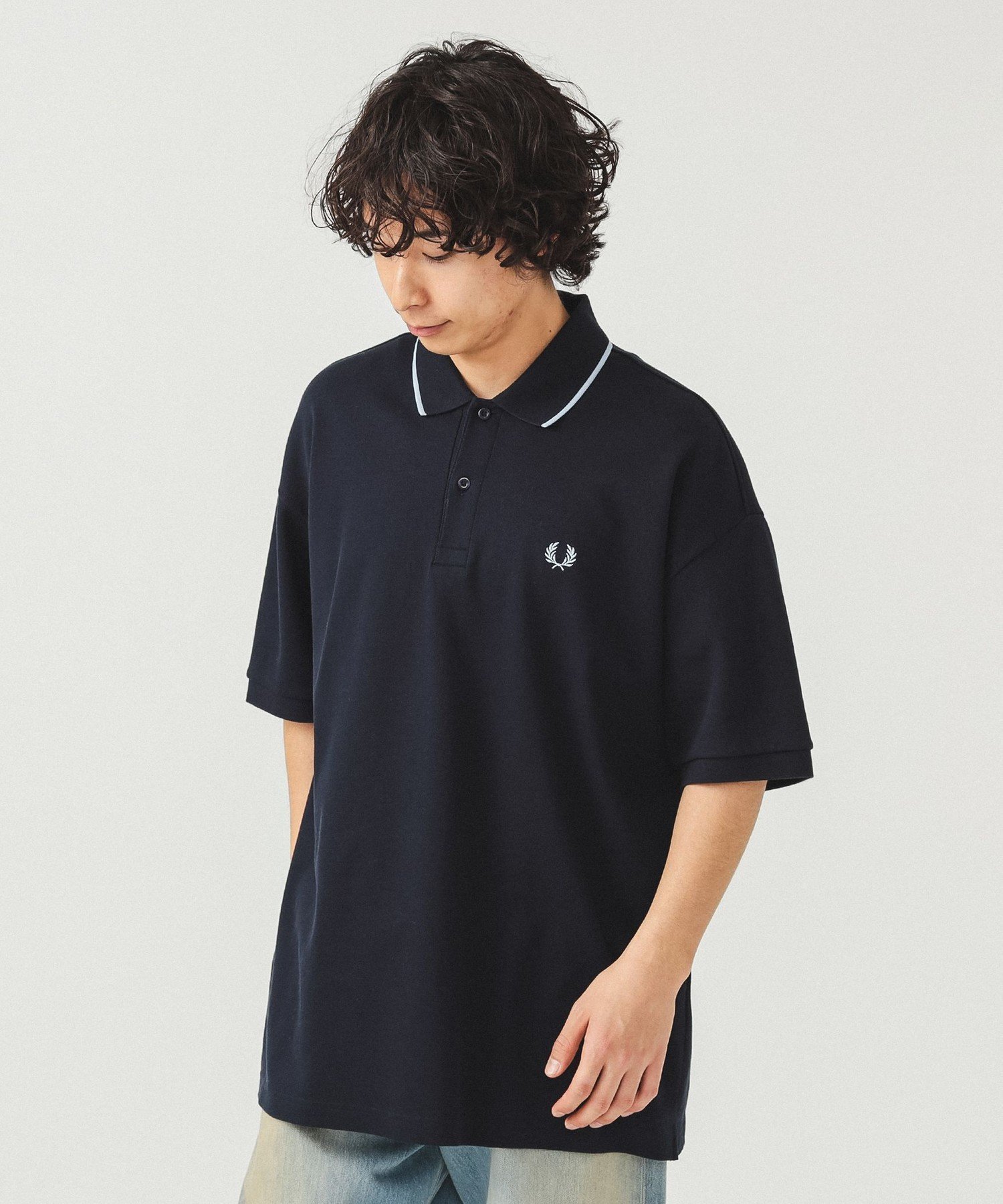【ビームス/BEAMS / MEN】の【別注】FRED PERRY / リラックス ピケ ショートスリーブ ポロシャツ 25SS 半袖 メンズ ユニセックス インテリア・キッズ・メンズ・レディースファッション・服の通販 founy(ファニー) 　ファッション　Fashion　メンズファッション　Fashion for Men　春　Spring　カットソー　Cut and Sewn Top　カラフル　Colorful Design　クラシック　Classic, Timeless Style　鹿の子　Piqué, Kanoko Fabric　ショート　Short, Short Length　シンプル　Simple, Minimal　スリーブ　Sleeve, Long Sleeve / Short Sleeve　トレンド　Trend, Trending Now　定番　Standard, Basic Item　ベスト　Vest, Waistcoat　ポロシャツ　Polo Shirt, Collared Tee　別注　Limited Edition, Custom Order　半袖　Short Sleeve, Half Sleeve　メンズ　Men's, Menswear　リラックス　Relax, Relaxed Fit　ロンドン　London Style, British Inspired　S/S・春夏　SS, Spring/Summer, Warm Season　夏　Summer　エレガント 上品　Elegant　2025年　2025　2025春夏・S/S　Spring/Summer 2025 SS25　NAVY|ID: prp329100004558742 ipo3291000000033162994