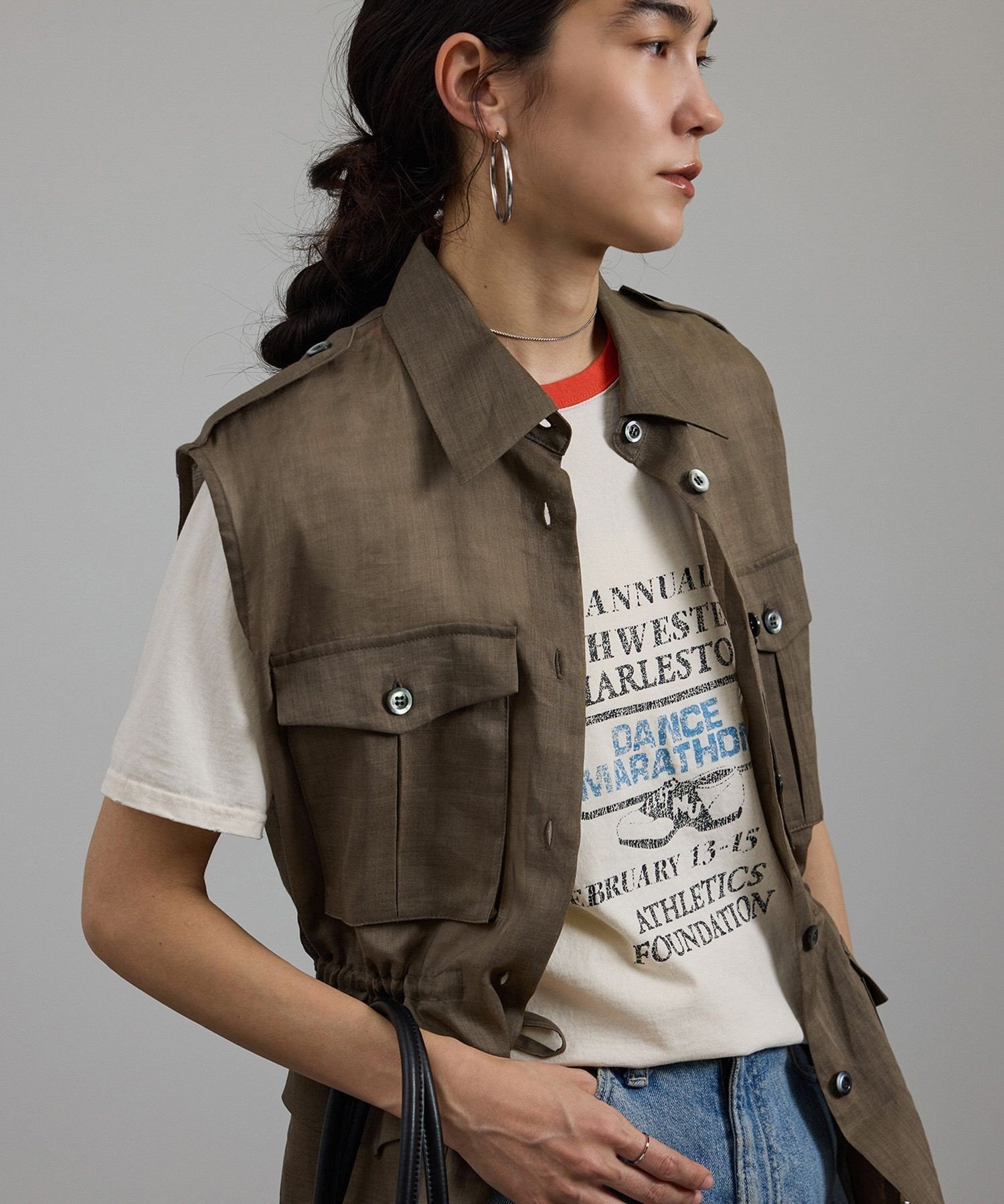 【サロン アダム エ ロペ/SALON adam et rope'】のシアーリネンミリタリージレ 人気、トレンドファッション・服の通販 founy(ファニー) 　ファッション　Fashion　レディースファッション　Fashion for Women　アウター　Coat / Outerwear Collection　トップス・カットソー　Cut & Sew Tops　ベスト&ジレ / 重ね着スタイル　Vests & Gilets　シャイニー　Shiny, Glossy Finish　シルク　Silk, 100% Silk　ジャケット　Jacket, Outerwear　ドローストリング　Drawstring, Pull Cord　バランス　Balance, Style Balance　ベスト　Vest, Waistcoat　ポケット　Pocket, Pocket Detail　ミックス　Mix, Mixed Style　ミリタリー　Military, Army Style　リネン　Linen, Linen Fabric　リラックス　Relax, Relaxed Fit　ロング　Long, Long-Length　おすすめ　Recommended / Our Picks　夏　Summer　エレガント 上品　Elegant　 other-1|ID: prp329100004558966 ipo3291000000033080282
