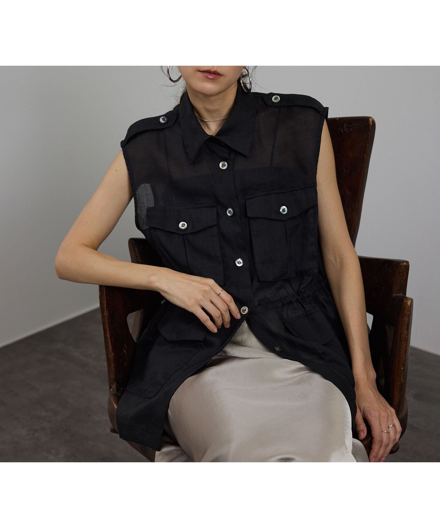 【サロン アダム エ ロペ/SALON adam et rope'】のシアーリネンミリタリージレ インテリア・キッズ・メンズ・レディースファッション・服の通販 founy(ファニー) 　ファッション　Fashion　レディースファッション　Fashion for Women　アウター　Coat / Outerwear Collection　トップス・カットソー　Cut & Sew Tops　ベスト&ジレ / 重ね着スタイル　Vests & Gilets　シャイニー　Shiny, Glossy Finish　シルク　Silk, 100% Silk　ジャケット　Jacket, Outerwear　ドローストリング　Drawstring, Pull Cord　バランス　Balance, Style Balance　ベスト　Vest, Waistcoat　ポケット　Pocket, Pocket Detail　ミックス　Mix, Mixed Style　ミリタリー　Military, Army Style　リネン　Linen, Linen Fabric　リラックス　Relax, Relaxed Fit　ロング　Long, Long-Length　おすすめ　Recommended / Our Picks　夏　Summer　エレガント 上品　Elegant　ブラック(01)|ID: prp329100004558966 ipo3291000000033080287