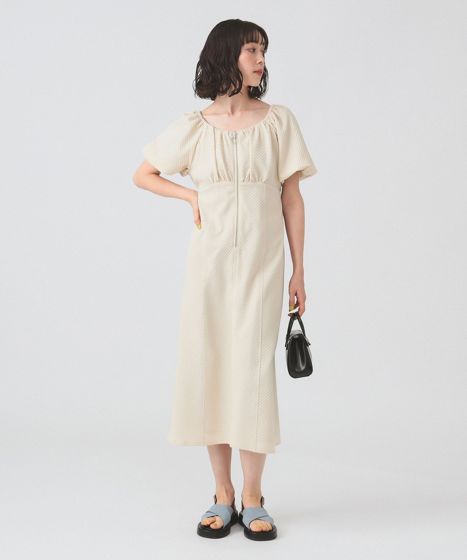 【ビームス ウイメン/BEAMS】の【ワンピース/半袖/きれいめ/25SS】ジャカード フロント ジップ パフ スリーブ ワンピース インテリア・キッズ・メンズ・レディースファッション・服の通販 founy(ファニー) 　ファッション　Fashion　レディースファッション　WOMEN　ワンピース　Dress　おすすめ　Recommend　インナー　Inner　オフショルダー　Off Shoulder　サッカー　Soccer　サロペット　Overalls　ジップ　Zip　ジャカード　Jacquard　ストレート　Straight　スリーブ　Sleeve　タートルネック　Turtleneck　フェミニン　Feminine　フリル　Frills　フロント　Front　半袖　Short Sleeve　BEIGE|ID: prp329100004559359 ipo3291000000032234992