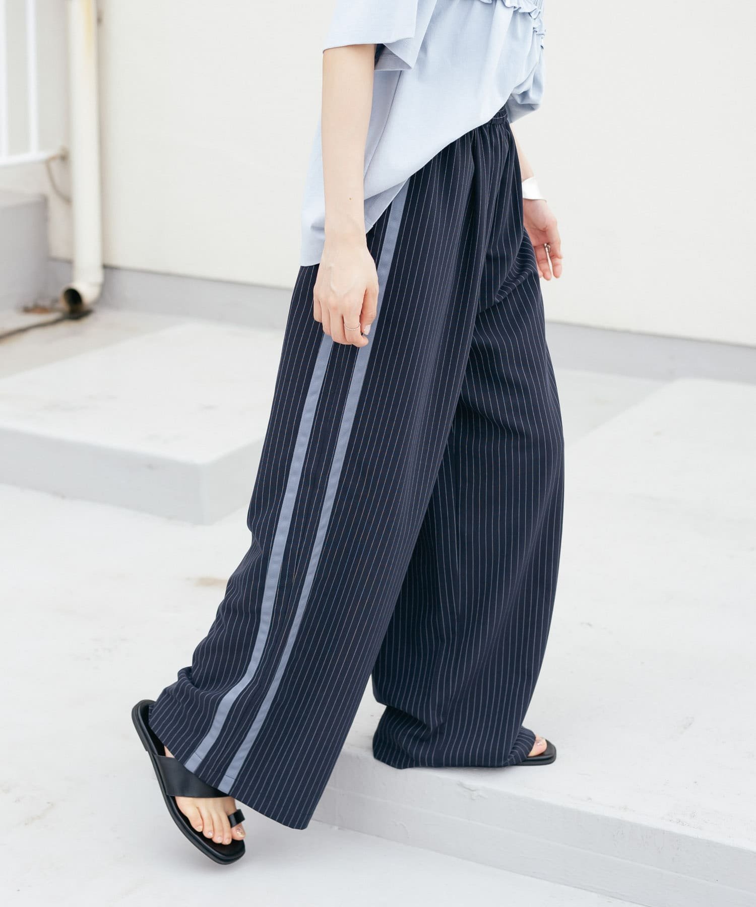 【ケービーエフ/KBF / URBAN RESEARCH】のストライプラインイージーパンツ インテリア・キッズ・メンズ・レディースファッション・服の通販 founy(ファニー) 　ファッション　Fashion　レディースファッション　WOMEN　パンツ　Pants　2025年　2025　2025春夏・S/S　Ss,Spring/Summer,2025　ストライプ　Stripe　リラックス　Relax　ワイド　Wide　エレガント 上品　Elegant　夏　Summer　S/S・春夏　Ss・Spring/Summer　NAVY|ID: prp329100004559420 ipo3291000000032235438