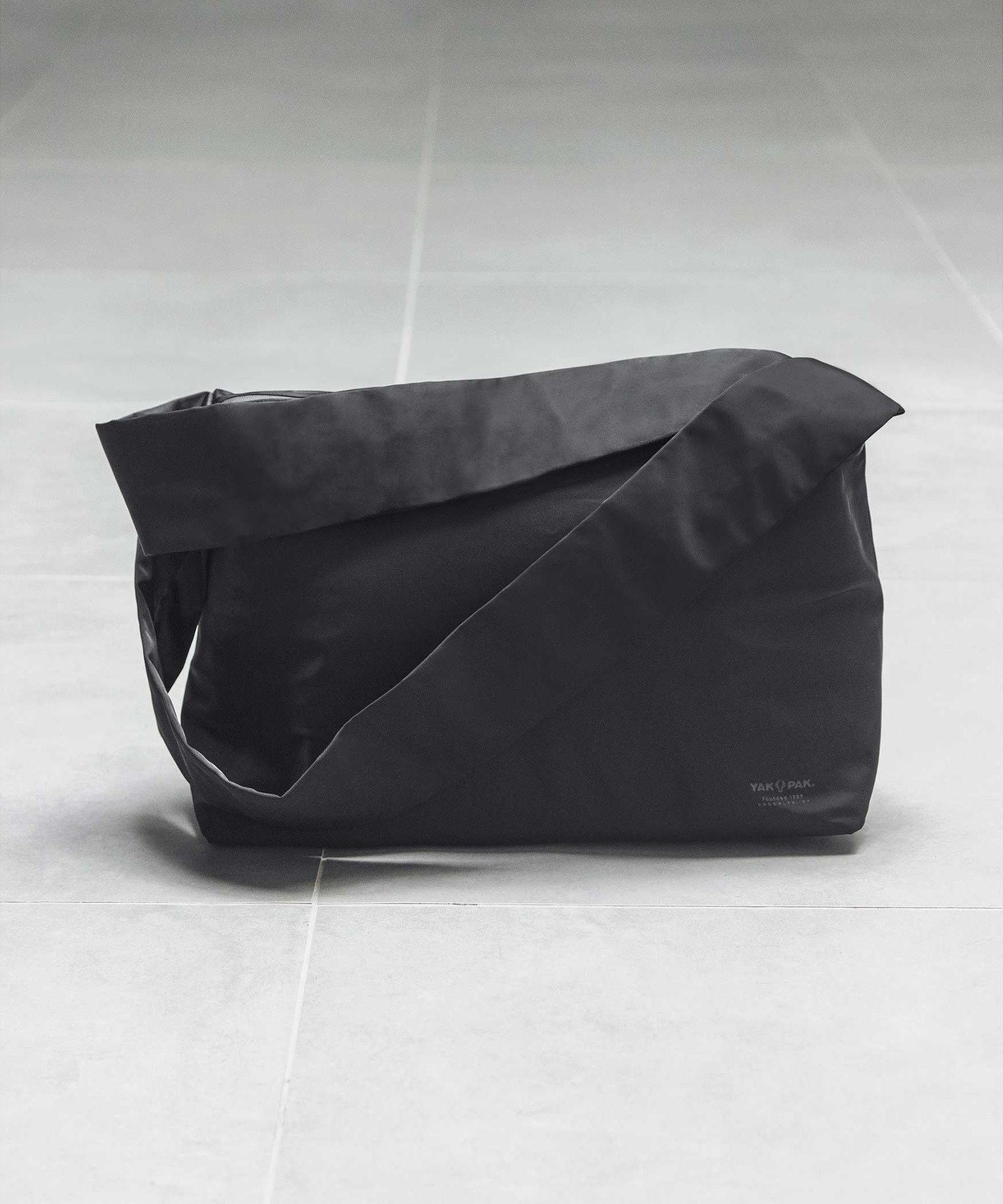 【ビューティ&ユース ユナイテッドアローズ/BEAUTY&YOUTH / UNITED ARROWS】のYAK PAK * monkey time 2WAY ショルダー バッグ インテリア・キッズ・メンズ・レディースファッション・服の通販 founy(ファニー) 　ファッション　Fashion　レディースファッション　Fashion for Women　バッグ　Bags　ショルダー　Shoulder, Shoulder Strap　ポケット　Pocket, Pocket Detail　メッシュ　Mesh, Net Fabric　人気　Popular, Best Seller　再入荷　Restock / Back in Stock　別注　Limited Edition, Custom Order　BLACK|ID: prp329100004559540 ipo3291000000032698737