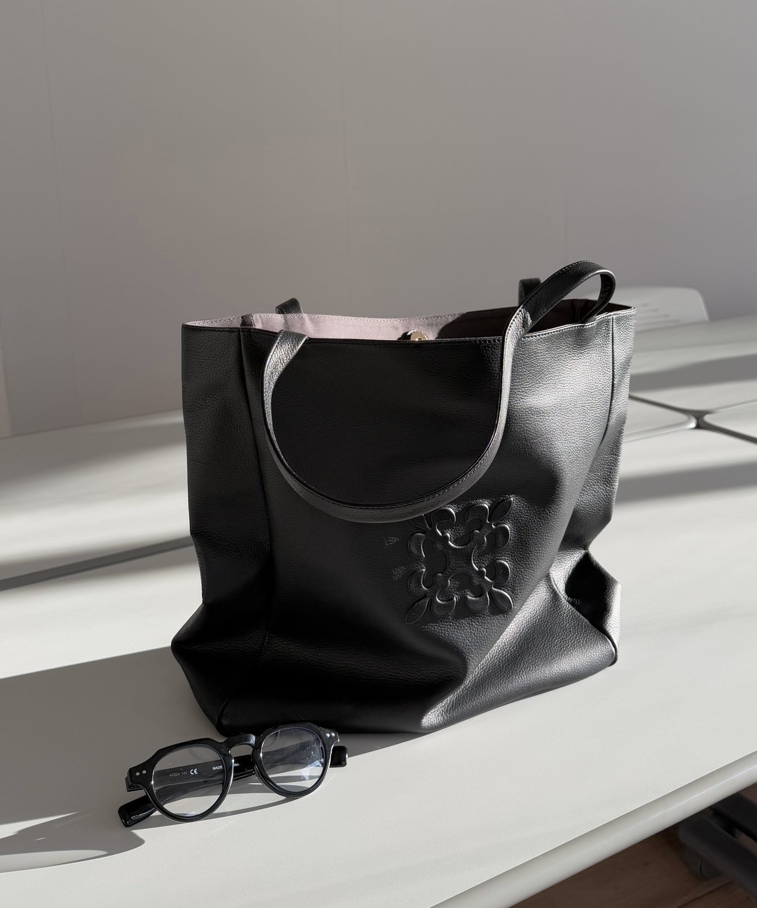 【ラシット/russet】のA4サイズ/13インチPC対応・460g レザー縦長トートバッグ 人気、トレンドファッション・服の通販 founy(ファニー) 　ファッション　Fashion　レディースファッション　Ladies' Fashion Online　バッグ　Bag　軽量　Lightweight　スマート　Smart　財布　Wallet　デニム　Denim　定番　Standard　ベーシック　Basic　ポケット　Pocket　ワンポイント　One Point　おすすめ　Recommend　日本製　Made In Japan　エレガント 上品　Elegant　ビジネス 仕事 通勤　Business　2025年　2025　2025春夏・S/S　Ss,Spring/Summer,2025　 other-1|ID: prp329100004559552 ipo3291000000032639706