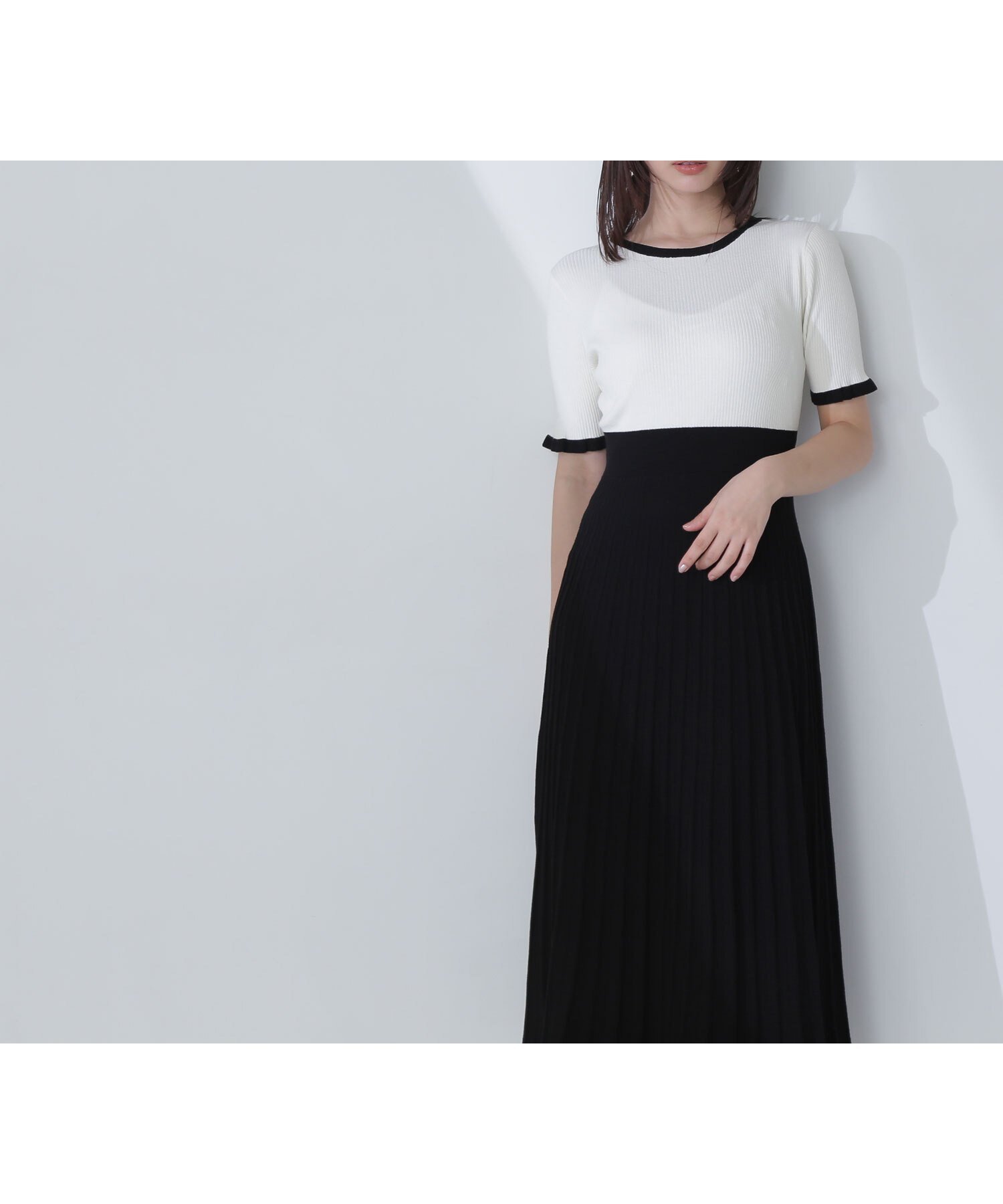 【ナチュラル ビューティー ベーシック/NATURAL BEAUTY BASIC】のバイカラーラインニットワンピース インテリア・キッズ・メンズ・レディースファッション・服の通販 founy(ファニー) 　ファッション　Fashion　レディースファッション　WOMEN　ワンピース　Dress　ニットワンピース　Knit Dresses　シンプル　Simple　フリル　Frills　プリーツ　Pleats　オフ×クロ2|ID: prp329100004559586 ipo3291000000032236746