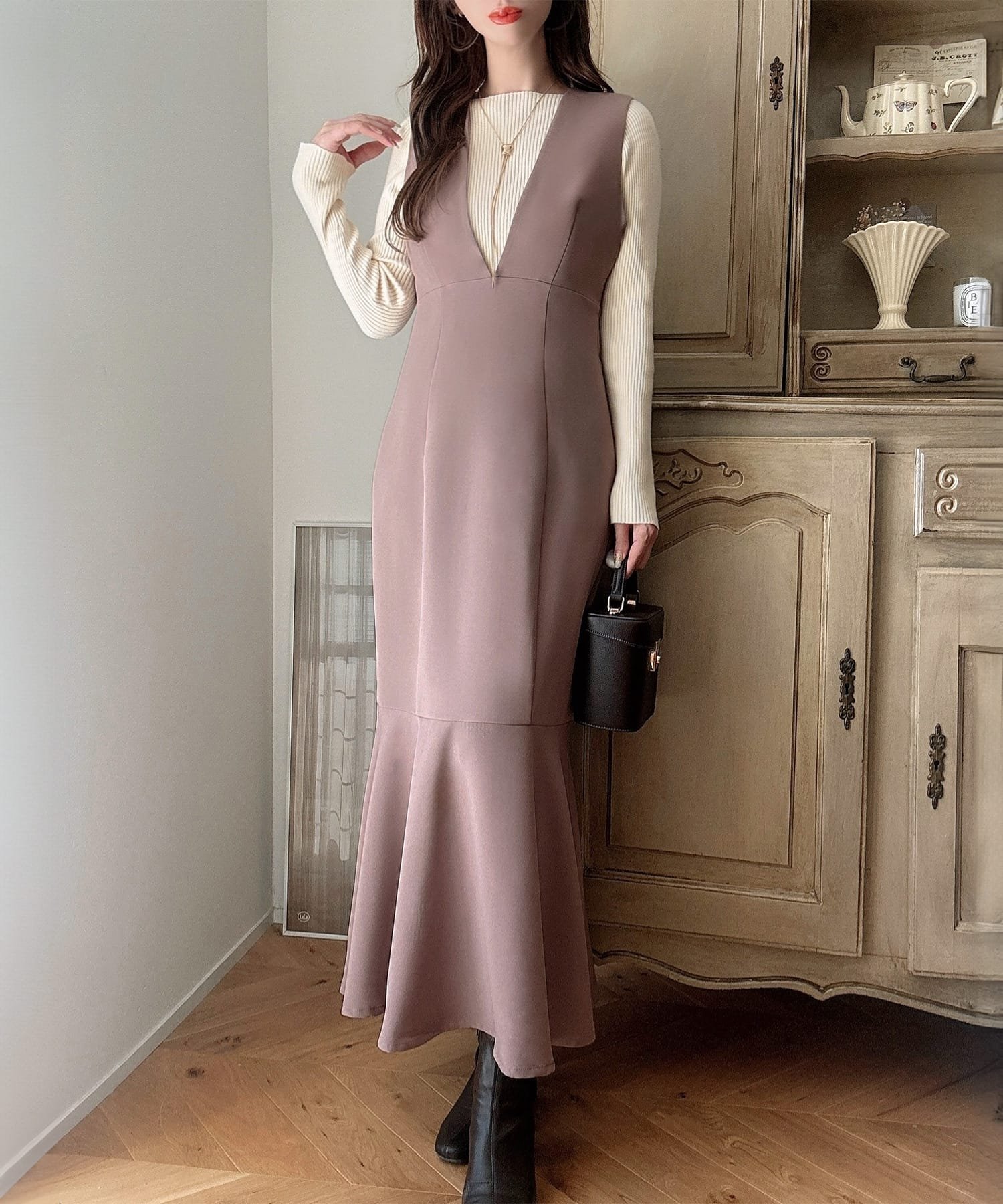 【ジュノア/JUNOAH】のMeiru 深Vネックマーメイドスカート インテリア・キッズ・メンズ・レディースファッション・服の通販 founy(ファニー) 　ファッション　Fashion　レディースファッション　WOMEN　スカート　Skirt　ダスティピンク|ID: prp329100004559642 ipo3291000000032237252