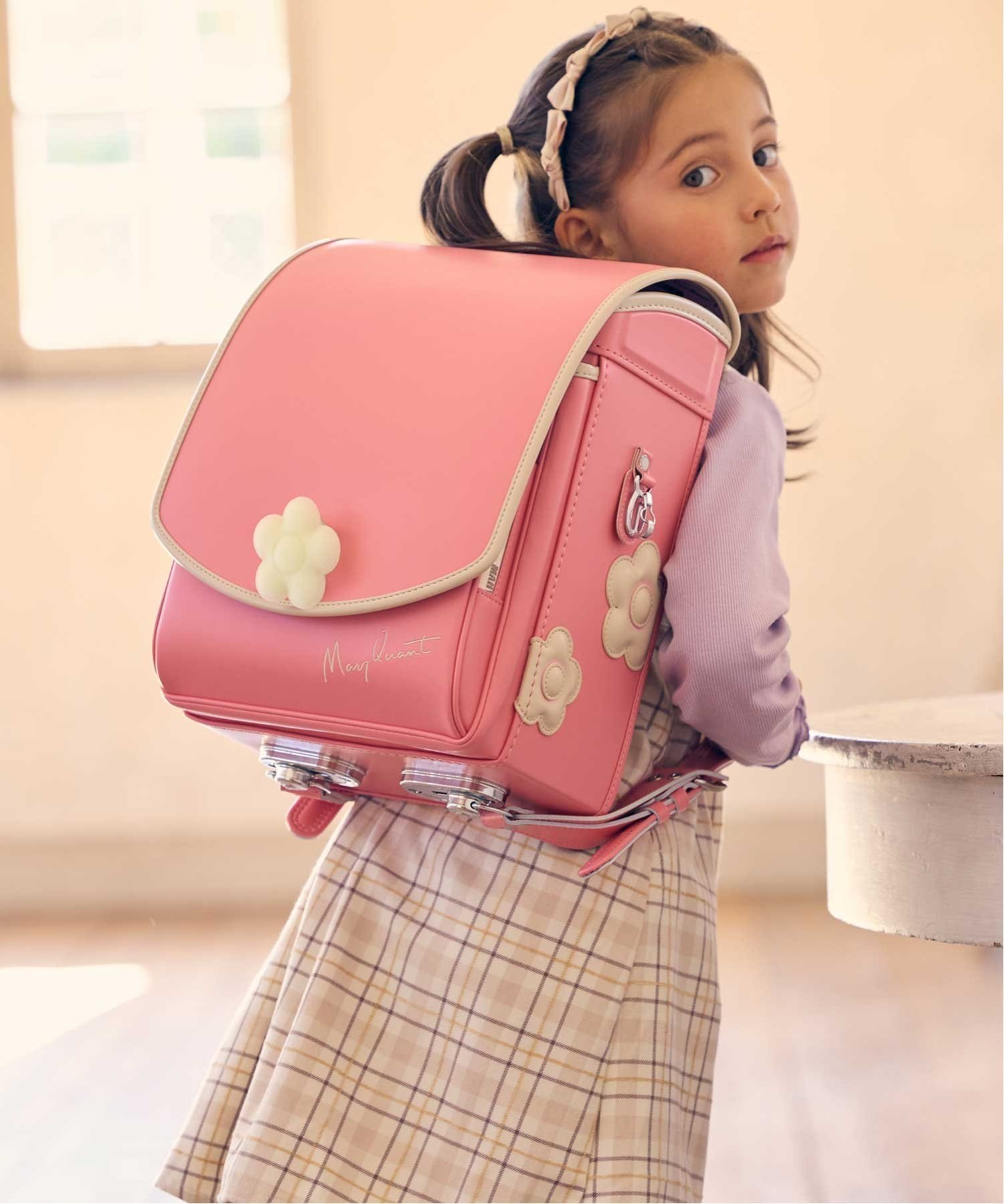 【シフォン/SHIFFON / KIDS】のデイジーハーフスタイルランドセル【即納】 インテリア・キッズ・メンズ・レディースファッション・服の通販 founy(ファニー) 　ファッション　Fashion　キッズファッション　KIDS　クッション　Cushion　クラシカル　Classical　巾着　Purse　抗菌　Antibacterial　軽量　Lightweight　スカーフ　Scarf　ダメージ　Damage　パイピング　Piping　フィット　Fit　フラット　Flat　プリント　Print　プレート　Plate　ポケット　Pocket　ポーチ　Pouch　ミニスカート　Mini Skirt　ラウンド　Round　sweet pink|ID: prp329100004559744 ipo3291000000032303615