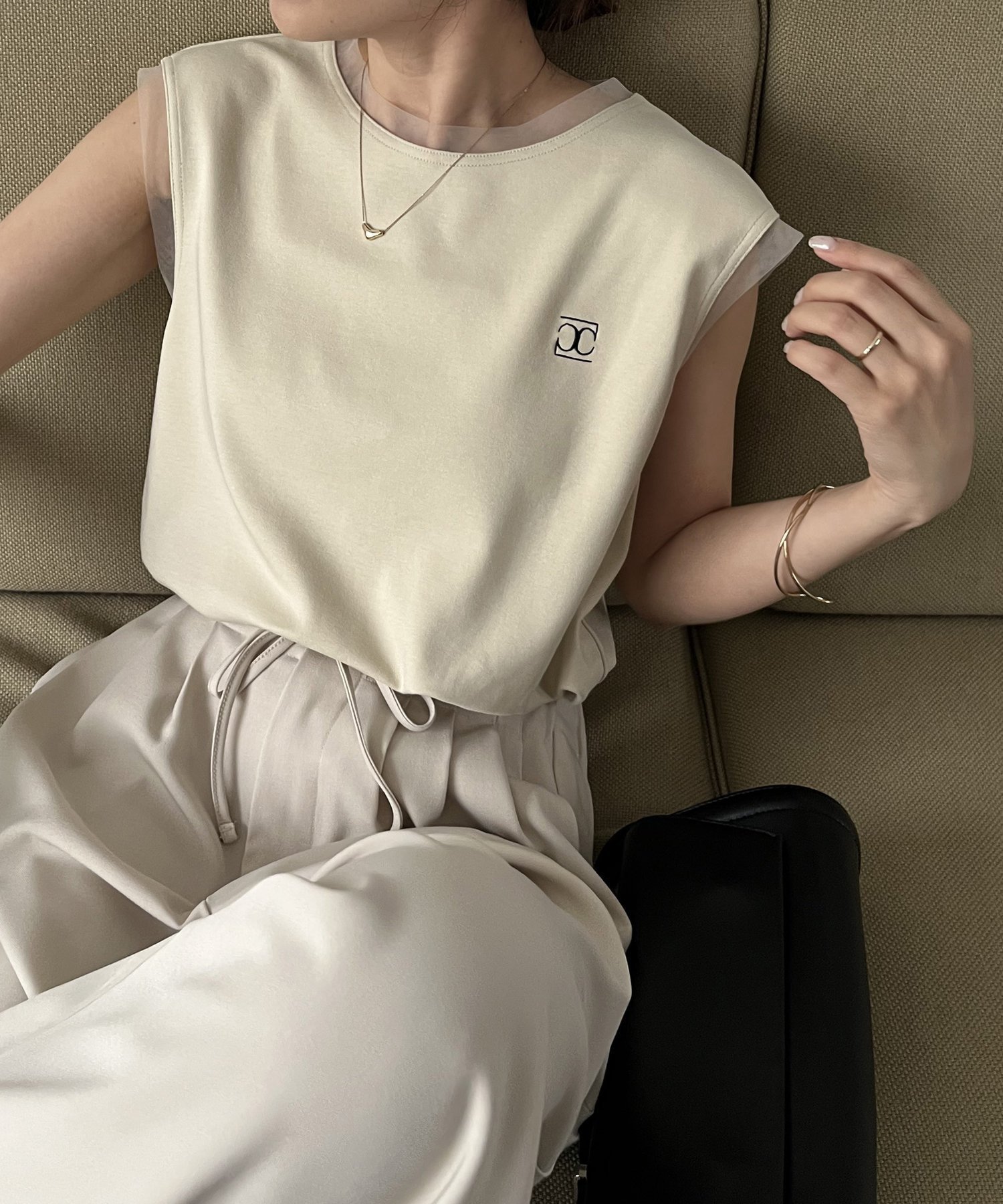 【カプリシューレマージュ/CAPRICIEUX LEMAGE】の【再入荷】1ポイントノースリーブTシャツ インテリア・キッズ・メンズ・レディースファッション・服の通販 founy(ファニー) 　ファッション　Fashion　レディースファッション　Fashion for Women　トップス・カットソー　Cut & Sew Tops　キャミソール&ノースリーブ　Camisoles & Sleeveless Tops　シャツ・ブラウス・オフィスカジュアル　Elegant Blouses & Button-Ups　ロングTシャツ・Tシャツ　Longline T-Shirts & Tees　おすすめ　Recommended / Our Picks　インナー　Innerwear　キャミワンピース　Cami Dress, Slip Dress　シンプル　Simple, Minimal　スリーブ　Sleeve, Long Sleeve / Short Sleeve　タンク　Tank Top, Sleeveless Top　チュール　Tulip, Tulip Motif　ノースリーブ　Sleeveless, No-Sleeve　バイアス　Bias, Diagonal Cut　フレンチ　French, French Style　マキシ　Maxi, Full Length　ワイド　Wide, Wide Fit　人気　Popular, Best Seller　再入荷　Restock / Back in Stock　切替　Switching, Contrast Panel　ベージュ|ID: prp329100004559868 ipo3291000000033442928